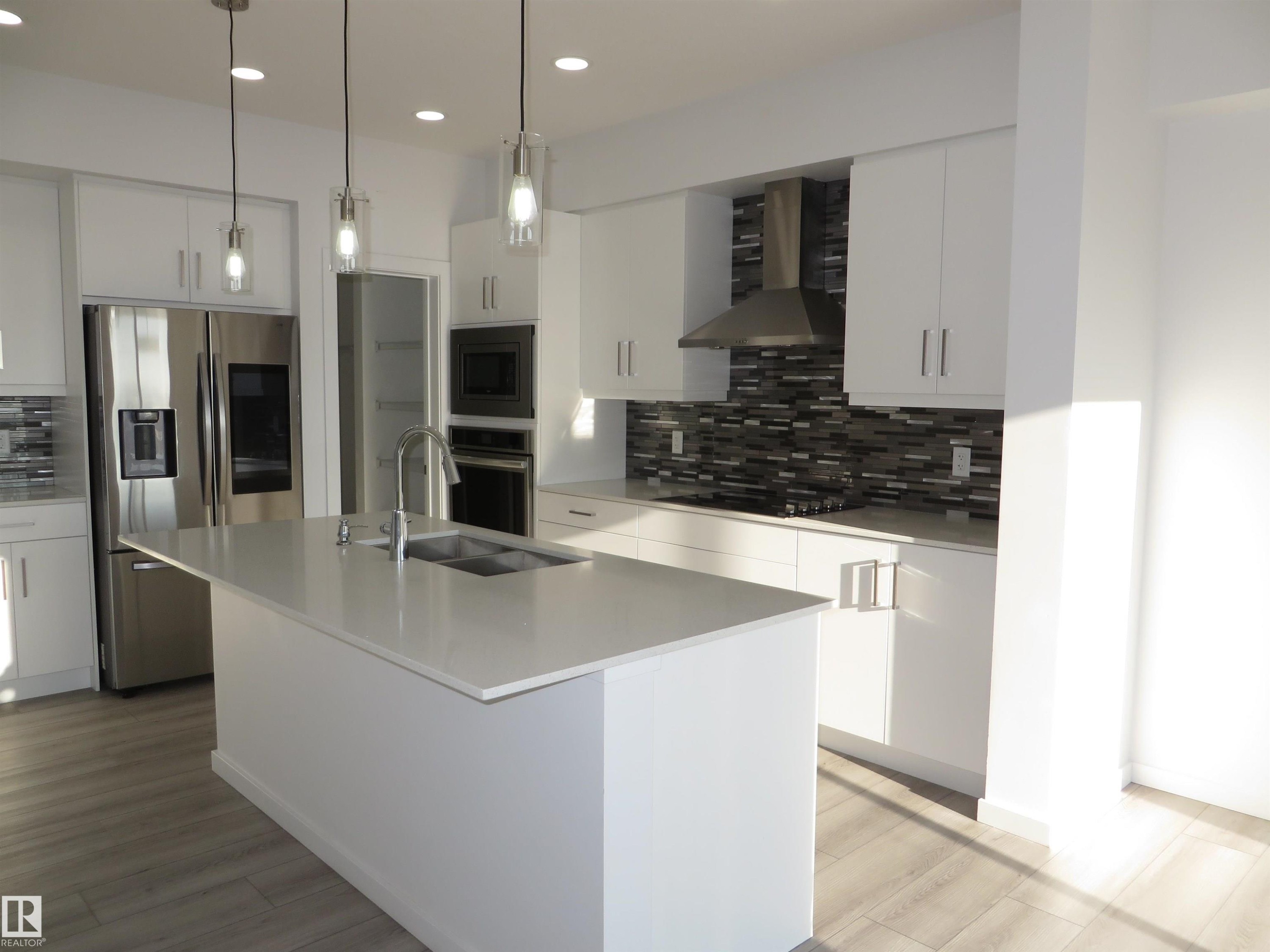 23 Sturtz Place, Leduc, AB - Indoor Photo Showing Kitchen With Double Sink With Upgraded Kitchen