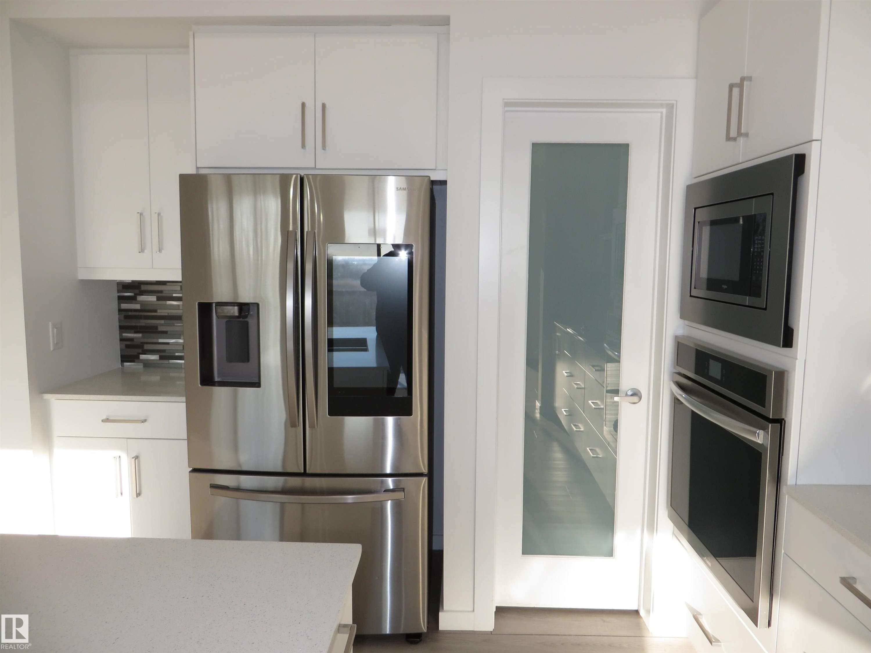 23 Sturtz Place, Leduc, AB - Indoor Photo Showing Kitchen