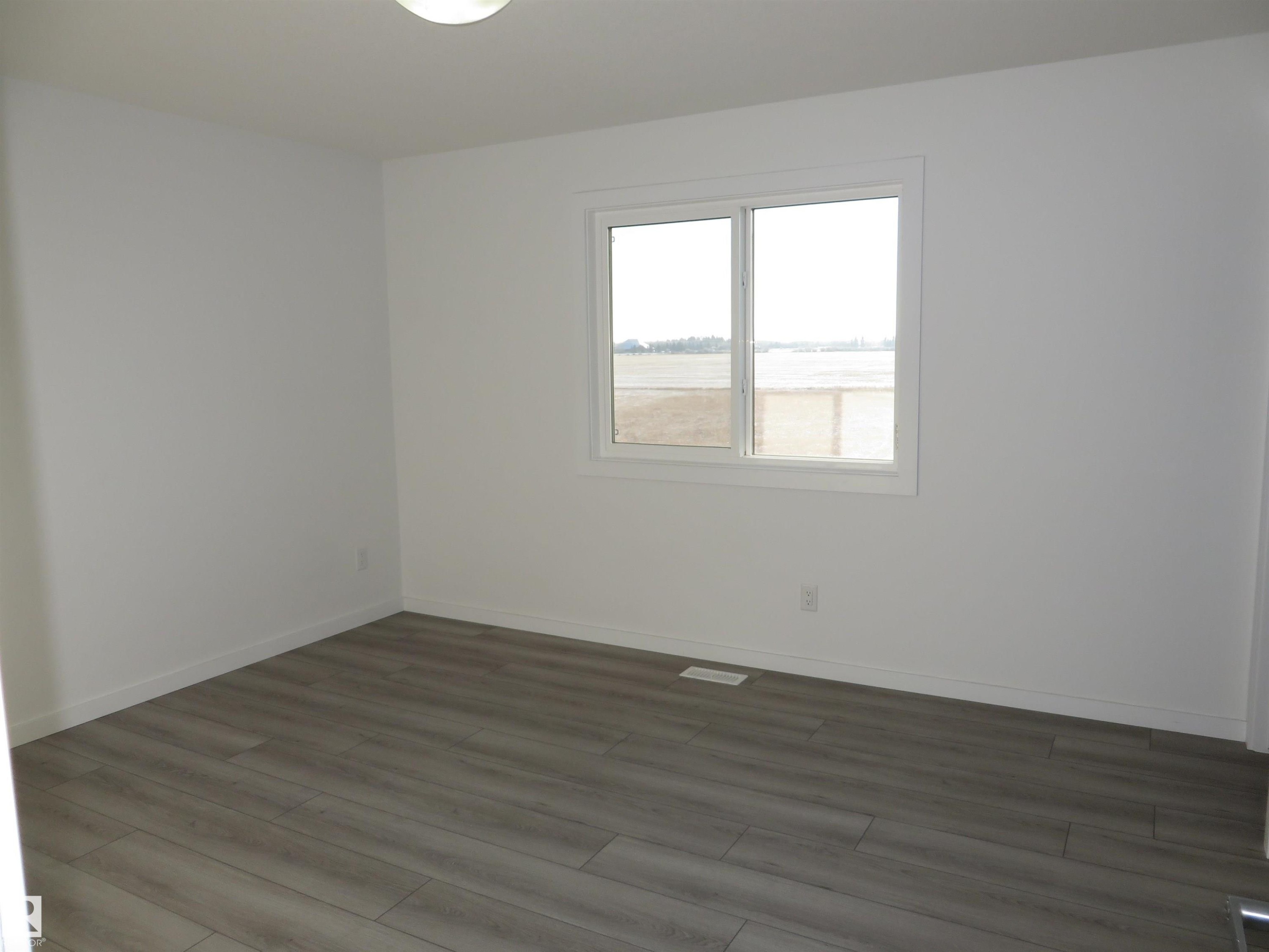 23 Sturtz Place, Leduc, AB - Indoor Photo Showing Other Room