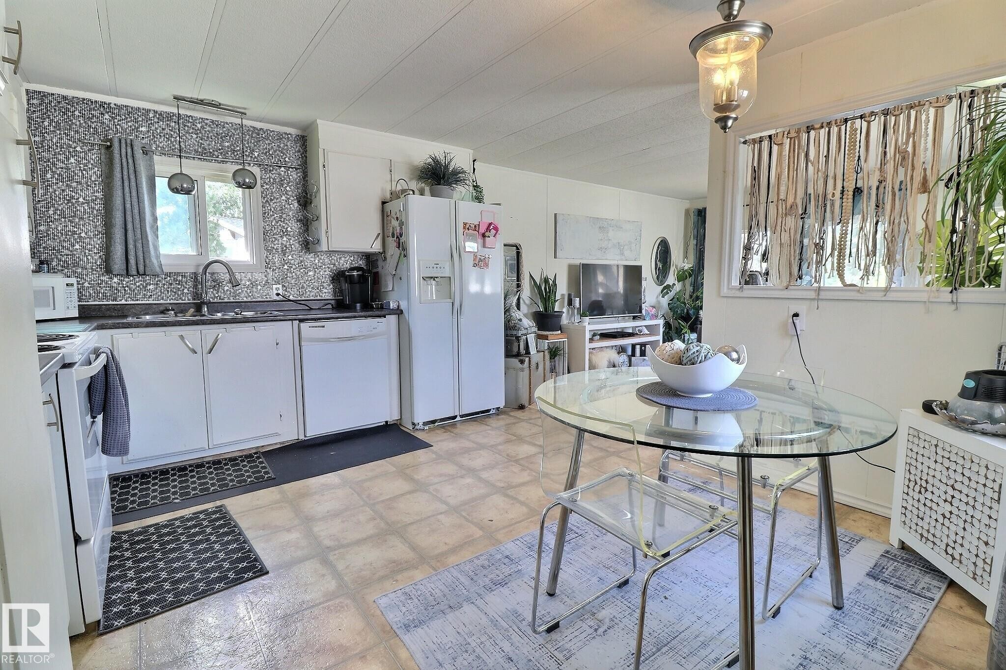 289 Juniper Crescent, Edmonton, AB - Indoor