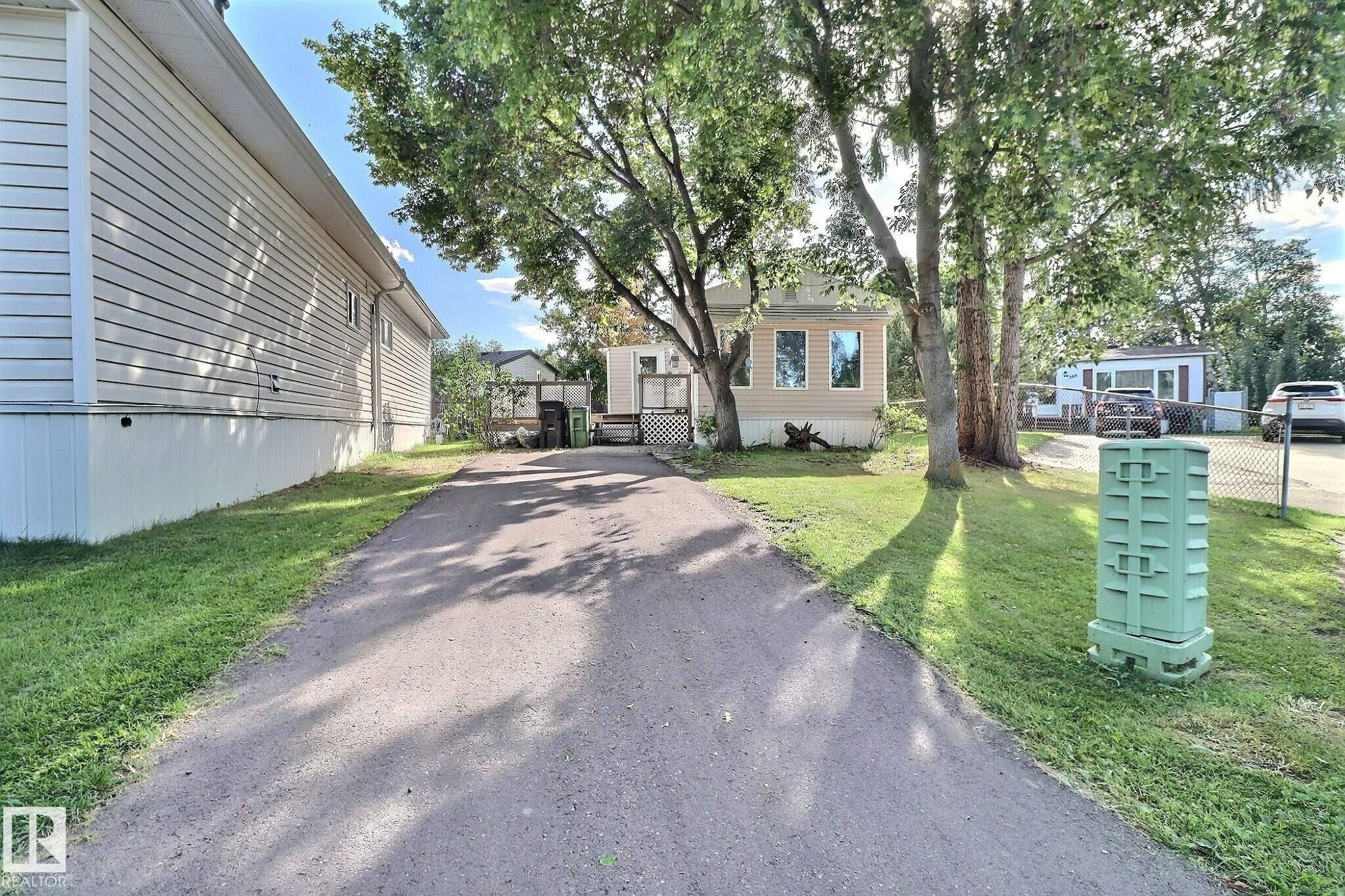 289 Juniper Crescent, Edmonton, AB - Outdoor