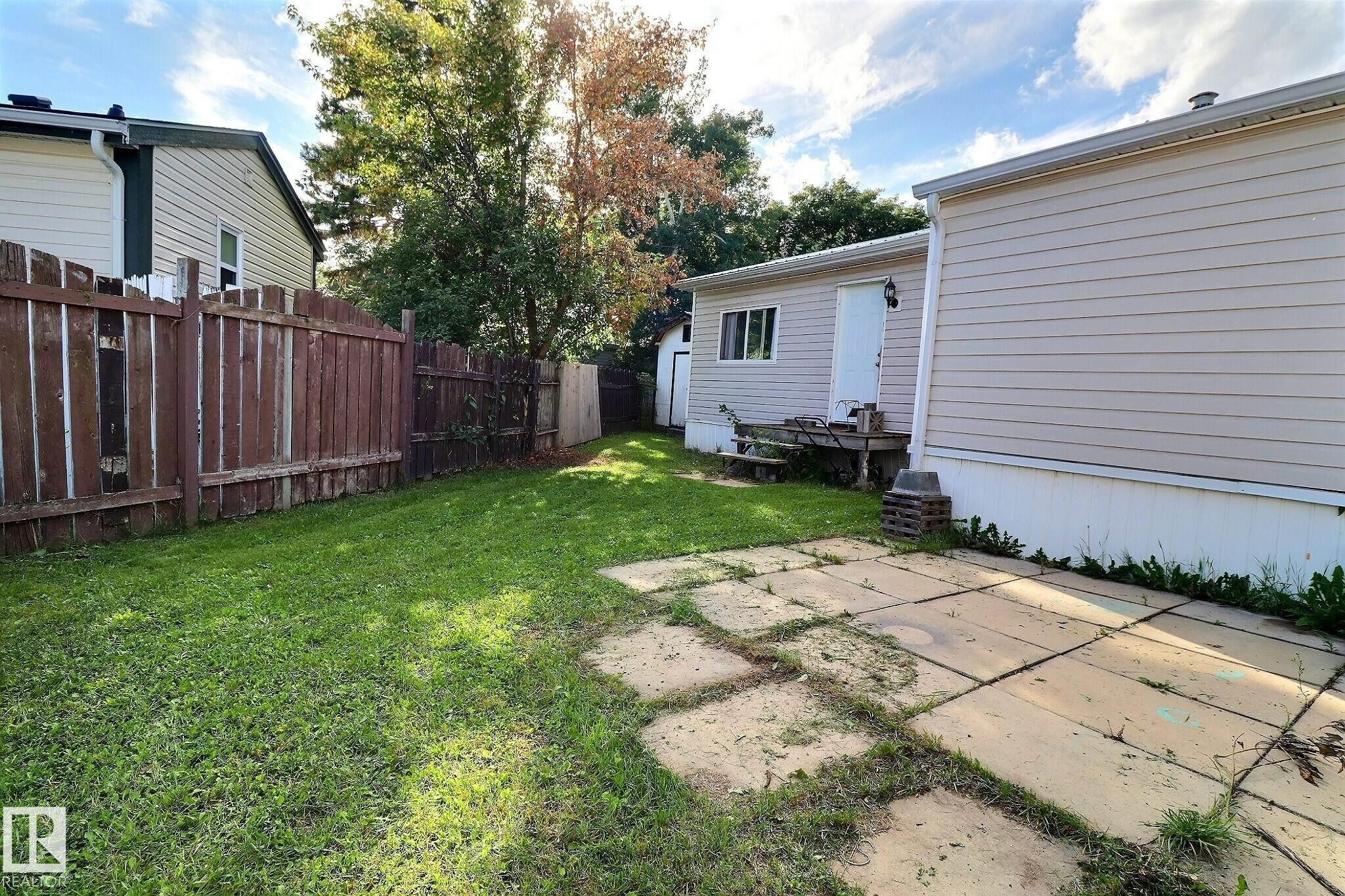 289 Juniper Crescent, Edmonton, AB - Outdoor With Exterior