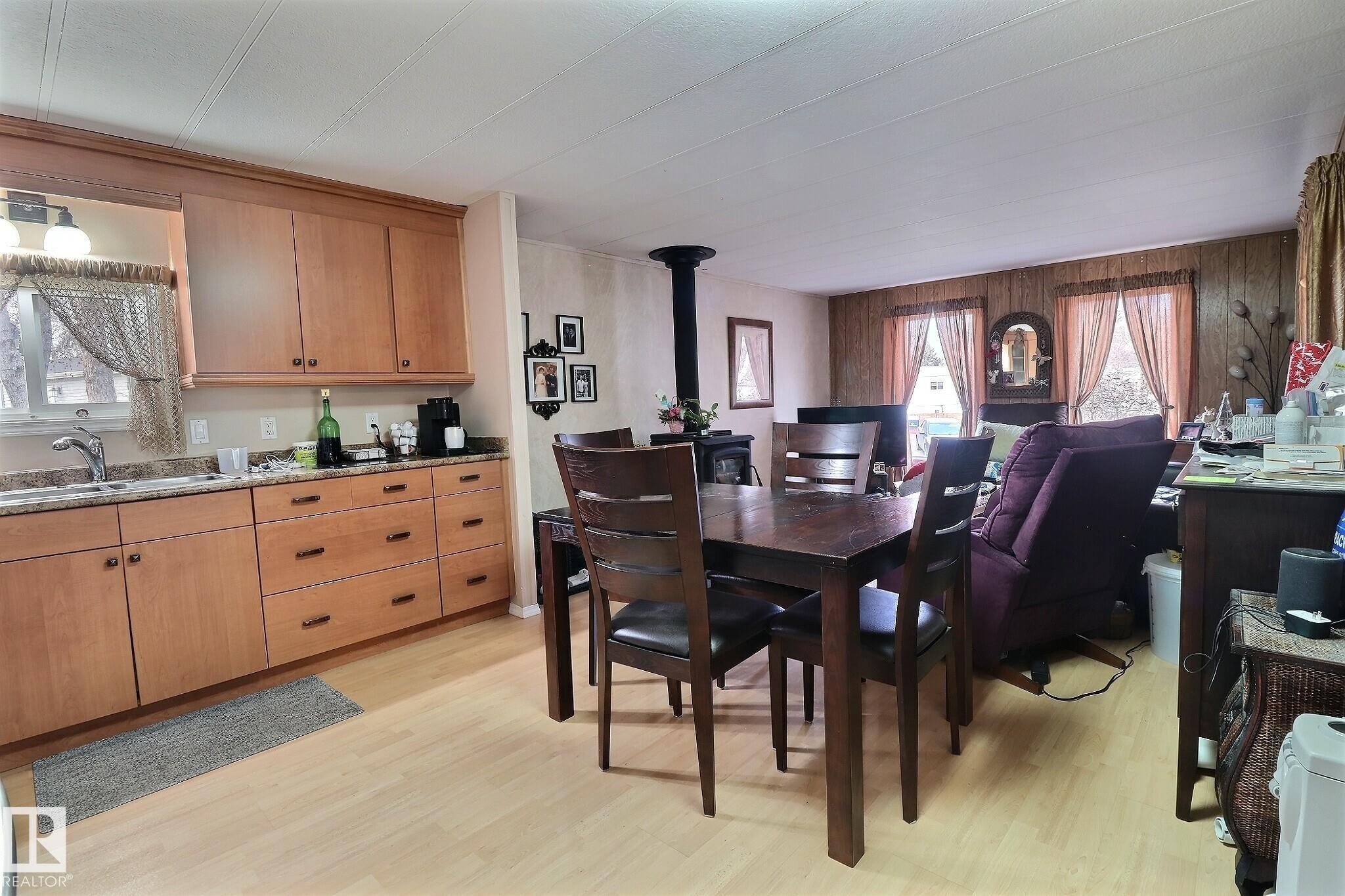 290 Juniper Crescent, Edmonton, AB - Indoor