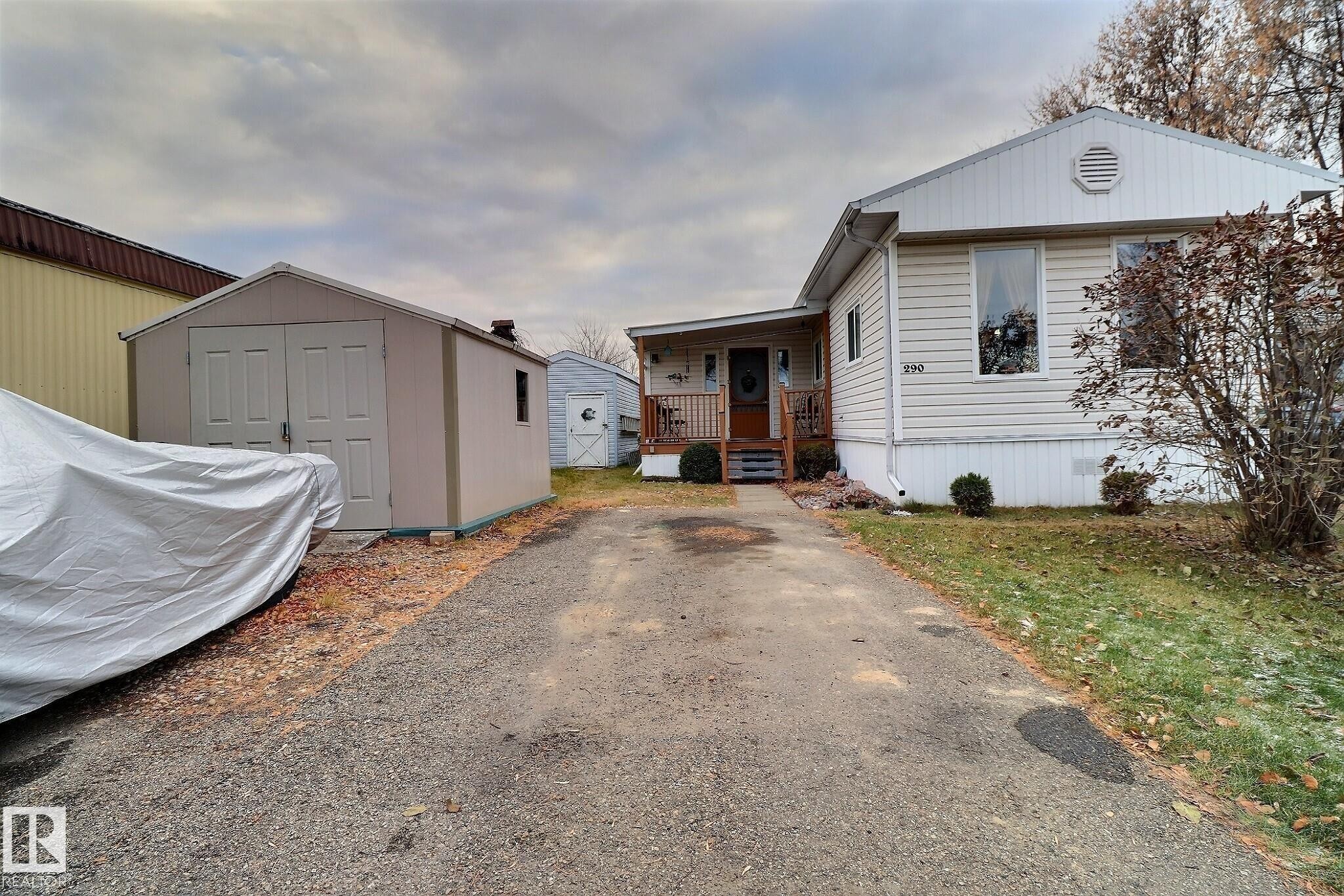 290 Juniper Crescent, Edmonton, AB - Outdoor