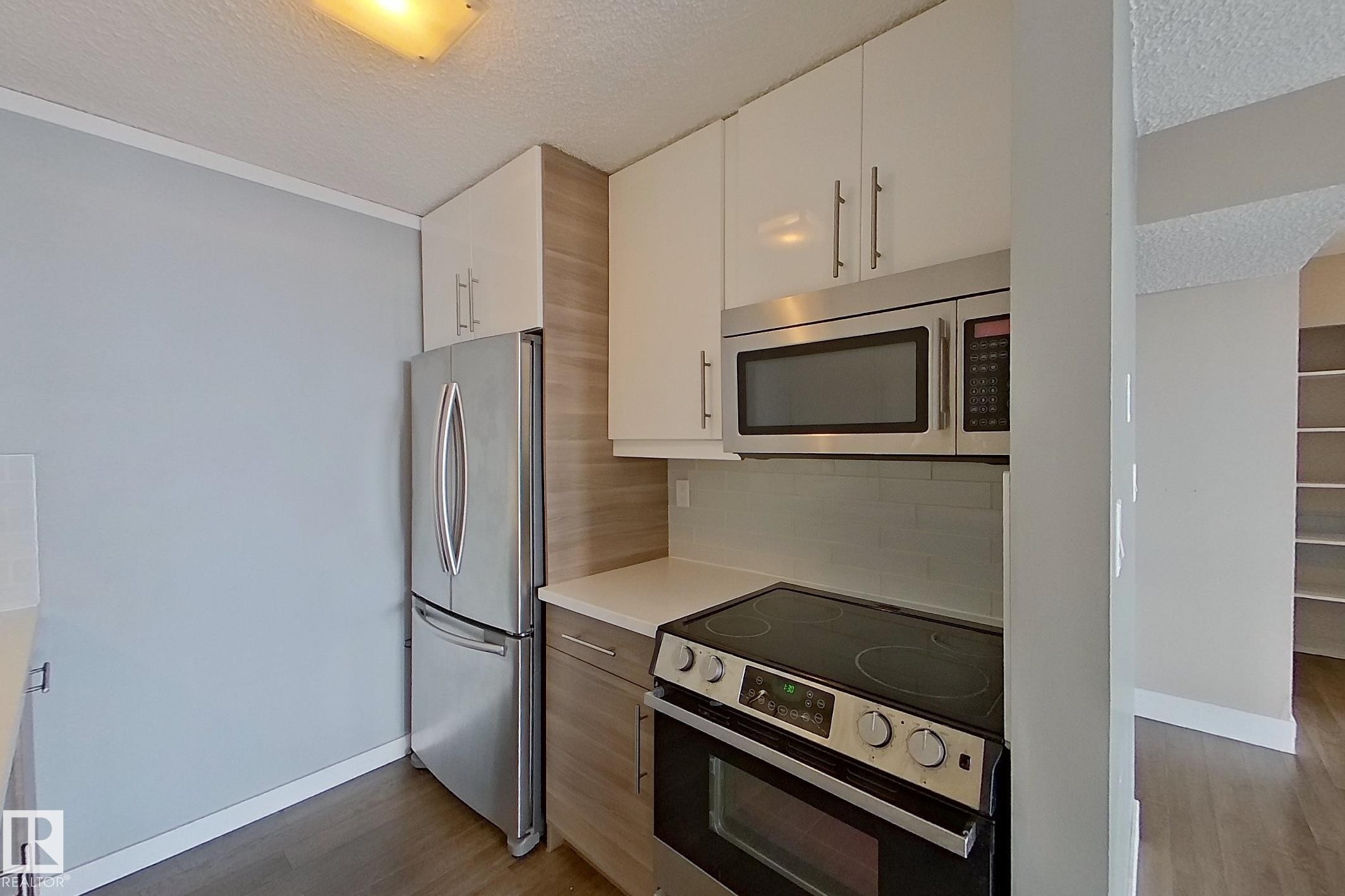 Edmonton, AB - Indoor Photo Showing Kitchen