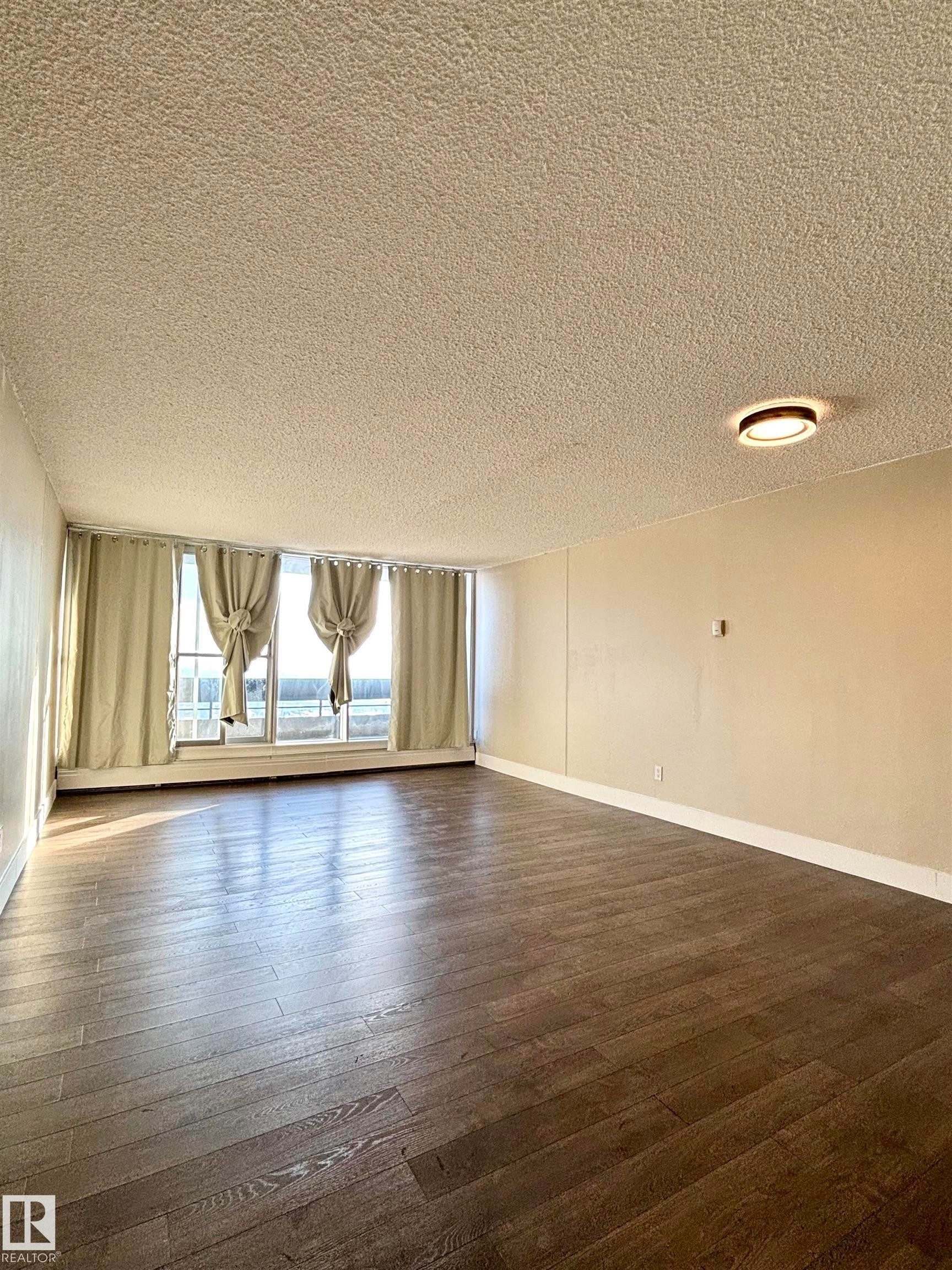 Edmonton, AB - Indoor