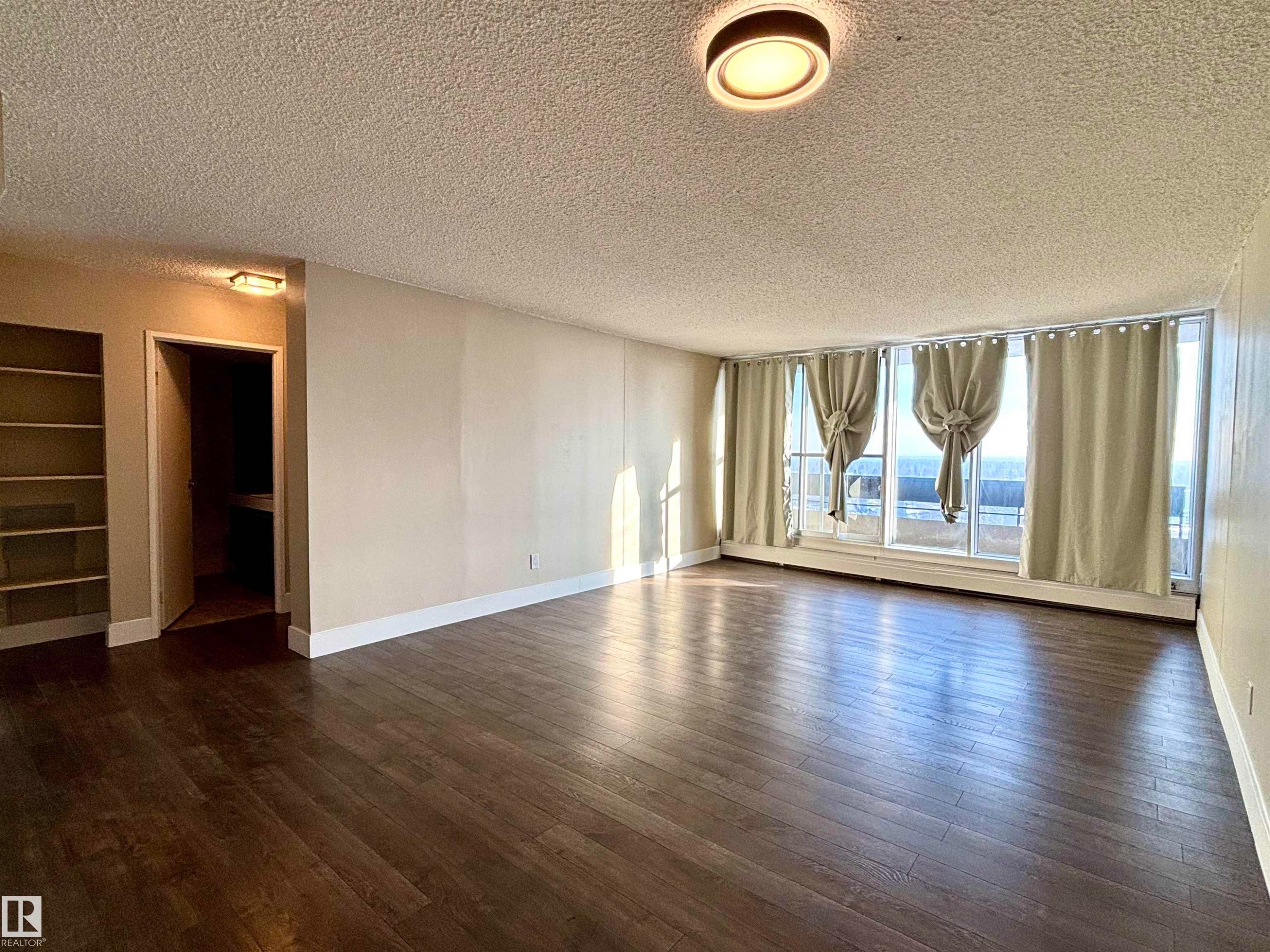 Edmonton, AB - Indoor