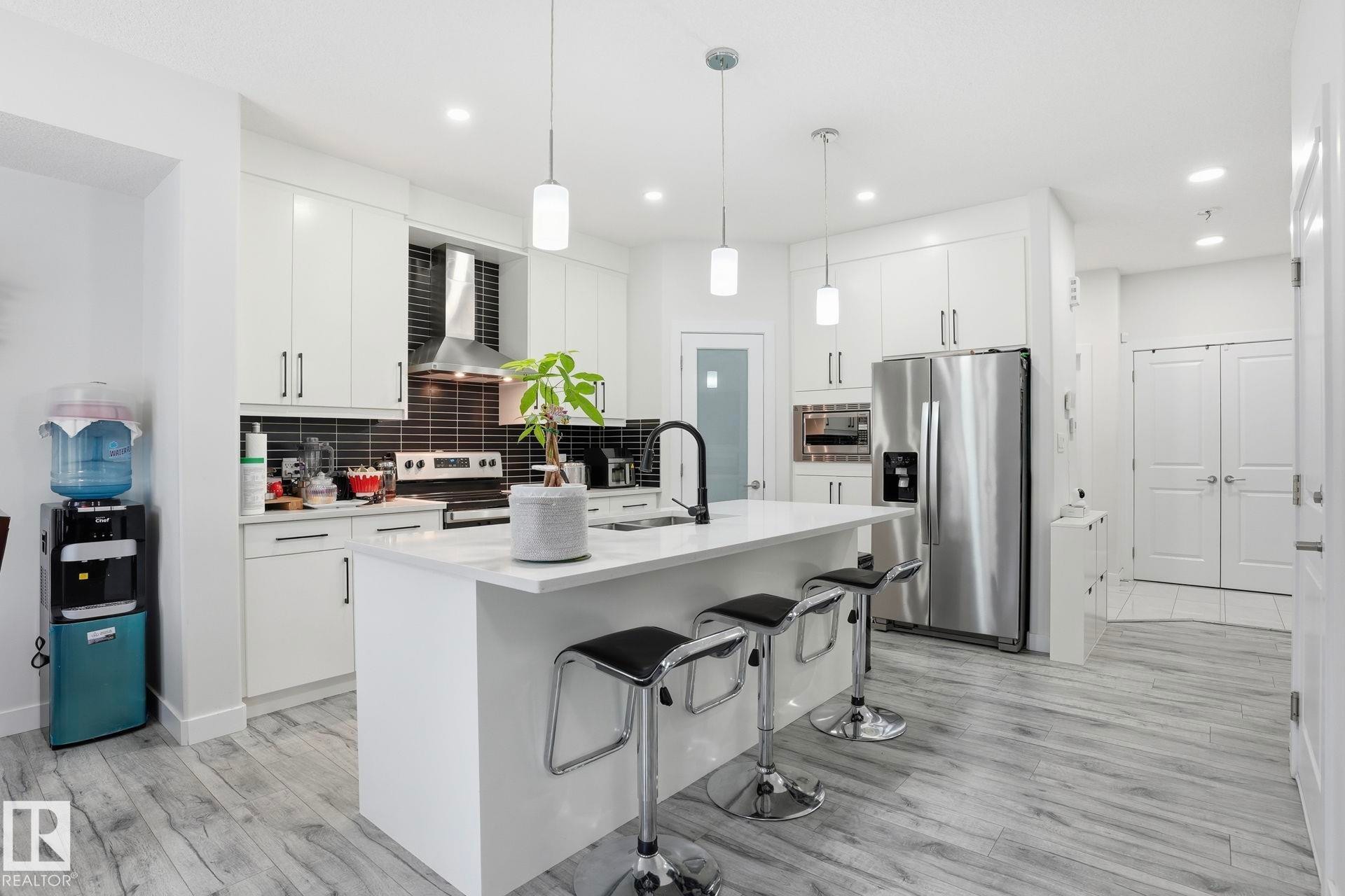 7212 Chivers Place, Edmonton, AB - Indoor Photo Showing Kitchen With Stainless Steel Kitchen With Upgraded Kitchen