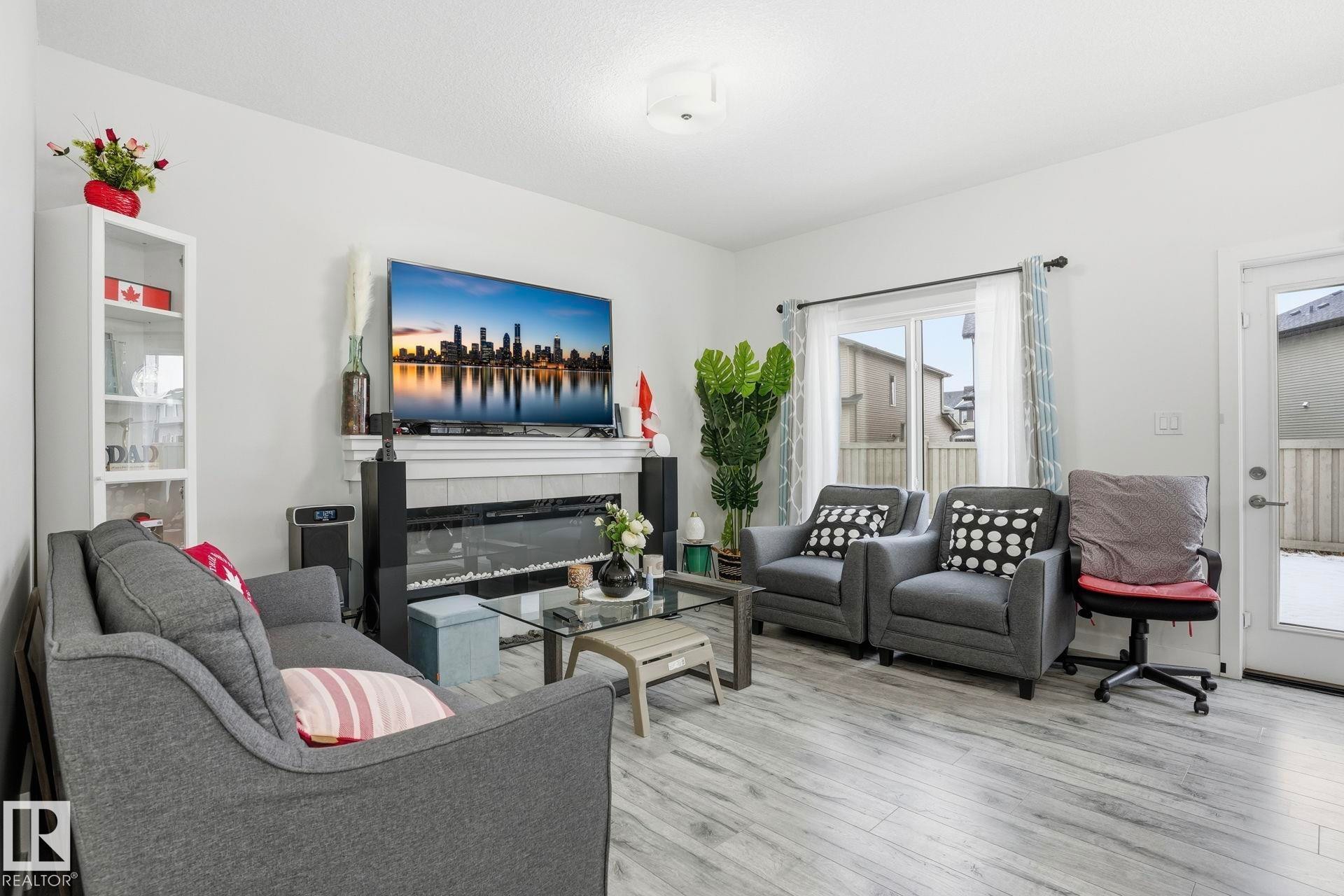 7212 Chivers Place, Edmonton, AB - Indoor Photo Showing Living Room With Fireplace