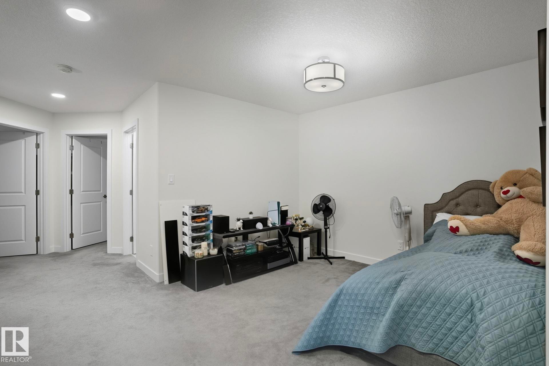 7212 Chivers Place, Edmonton, AB - Indoor Photo Showing Bedroom