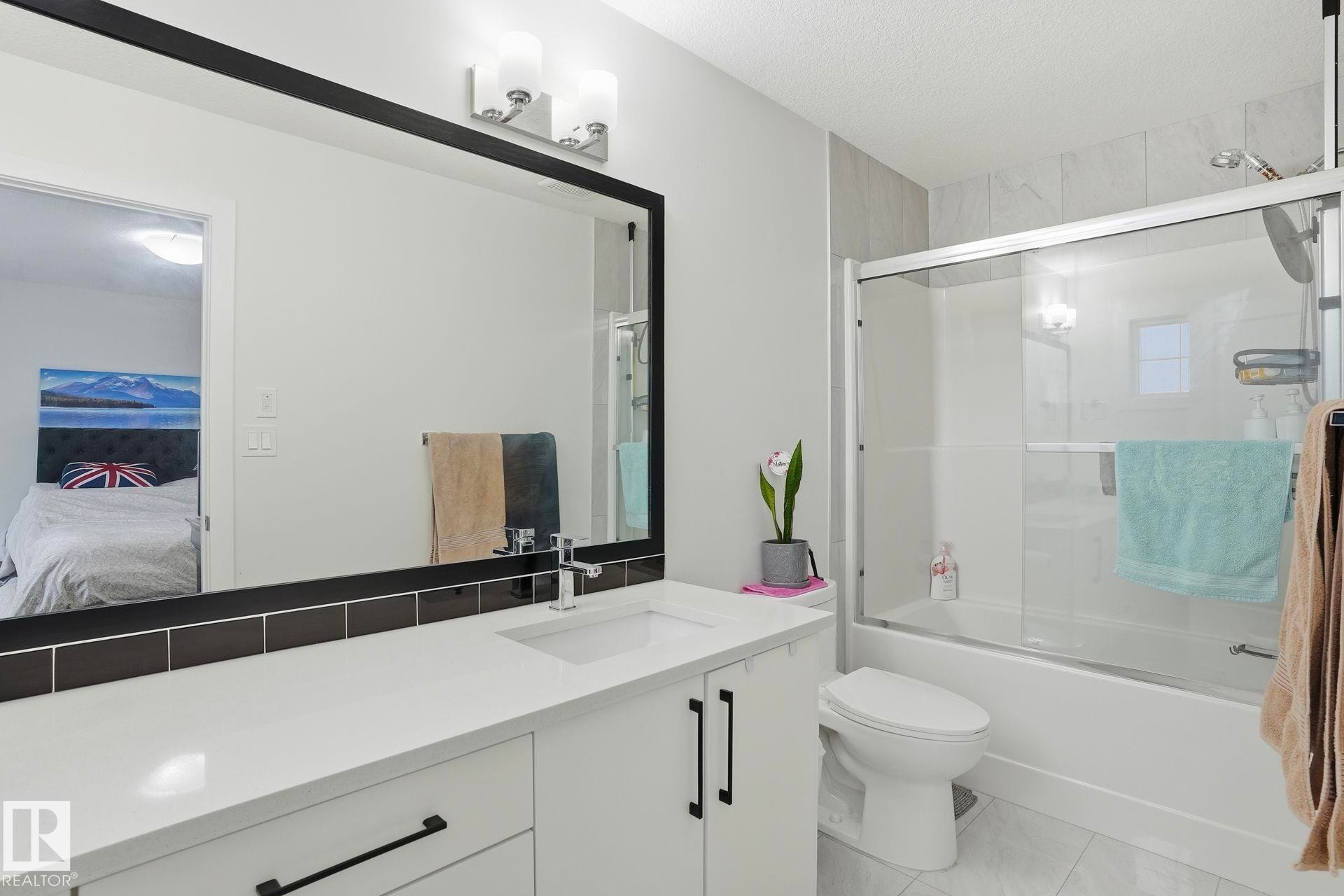 7212 Chivers Place, Edmonton, AB - Indoor Photo Showing Bathroom