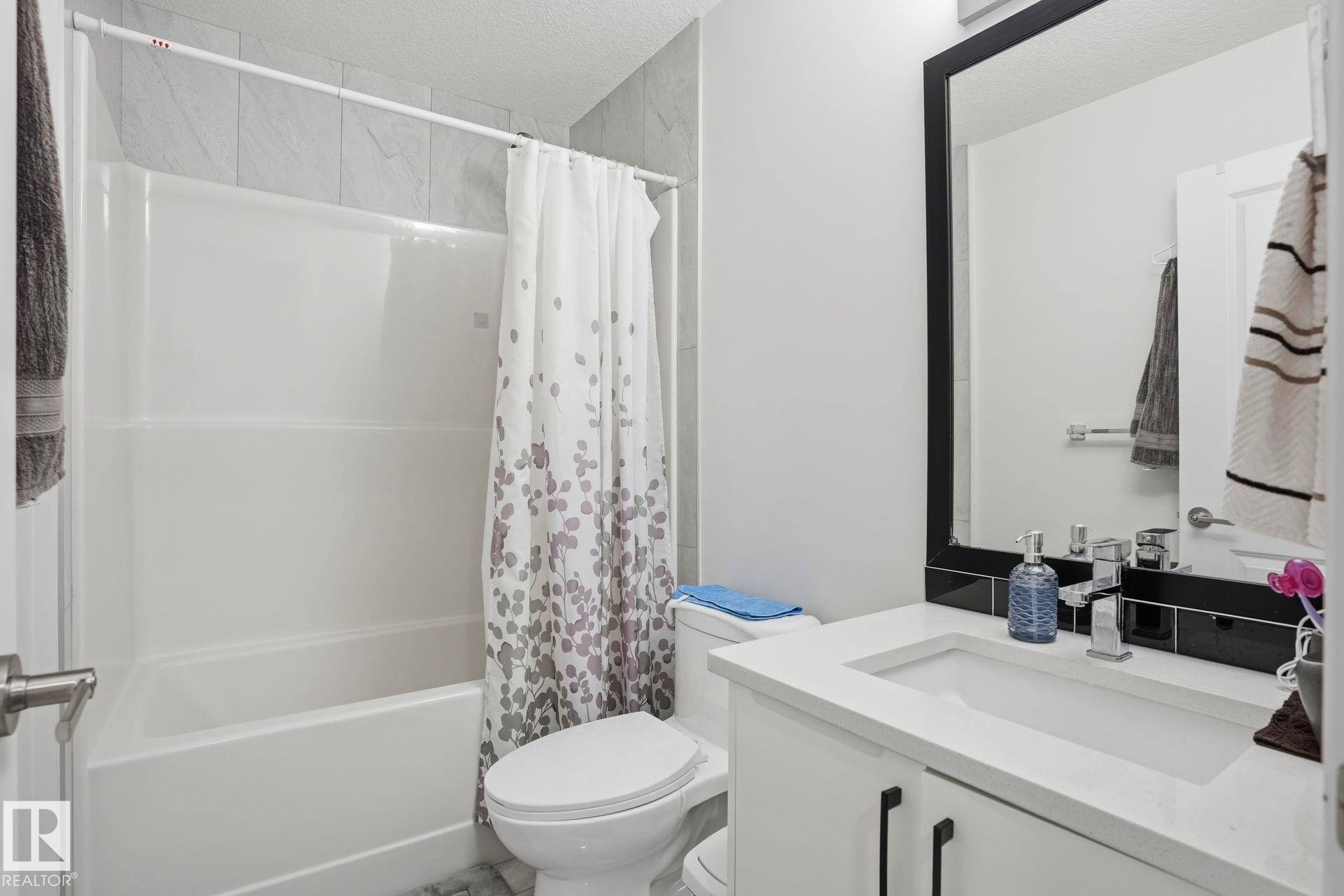 7212 Chivers Place, Edmonton, AB - Indoor Photo Showing Bathroom