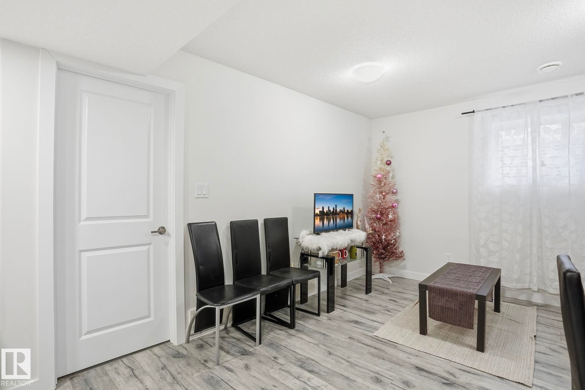 7212 Chivers Place, Edmonton, AB - Indoor Photo Showing Other Room