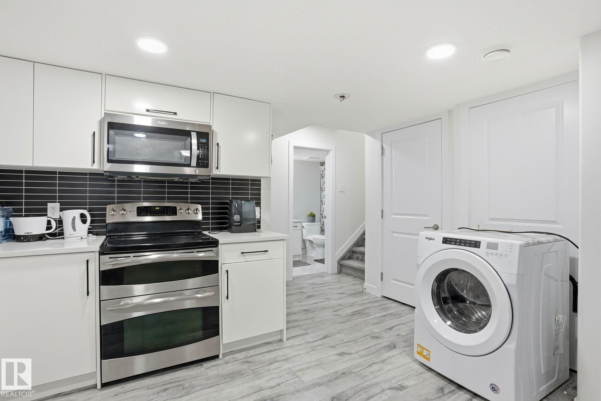 7212 Chivers Place, Edmonton, AB - Indoor Photo Showing Laundry Room