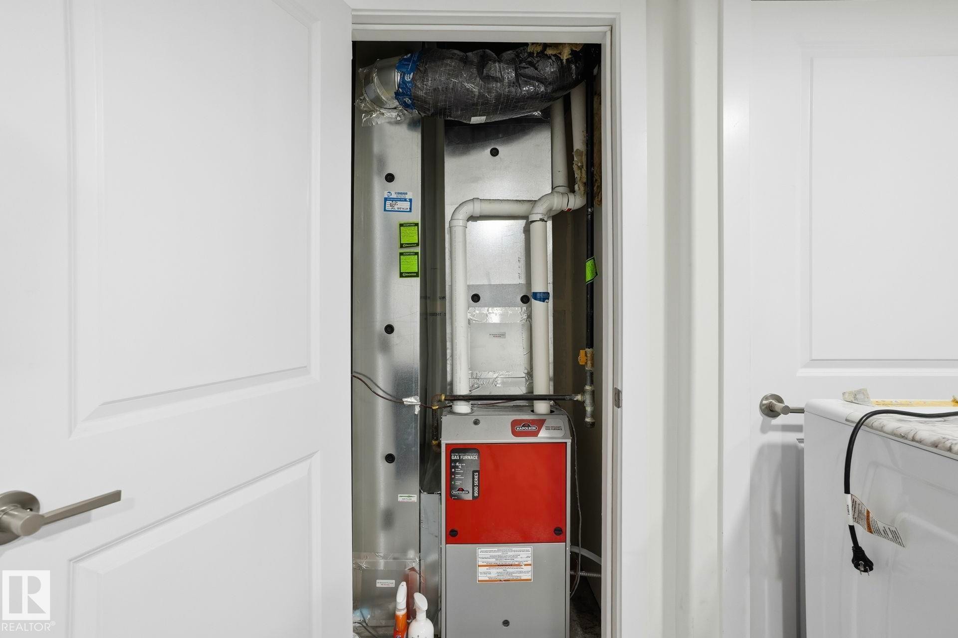 7212 Chivers Place, Edmonton, AB - Indoor