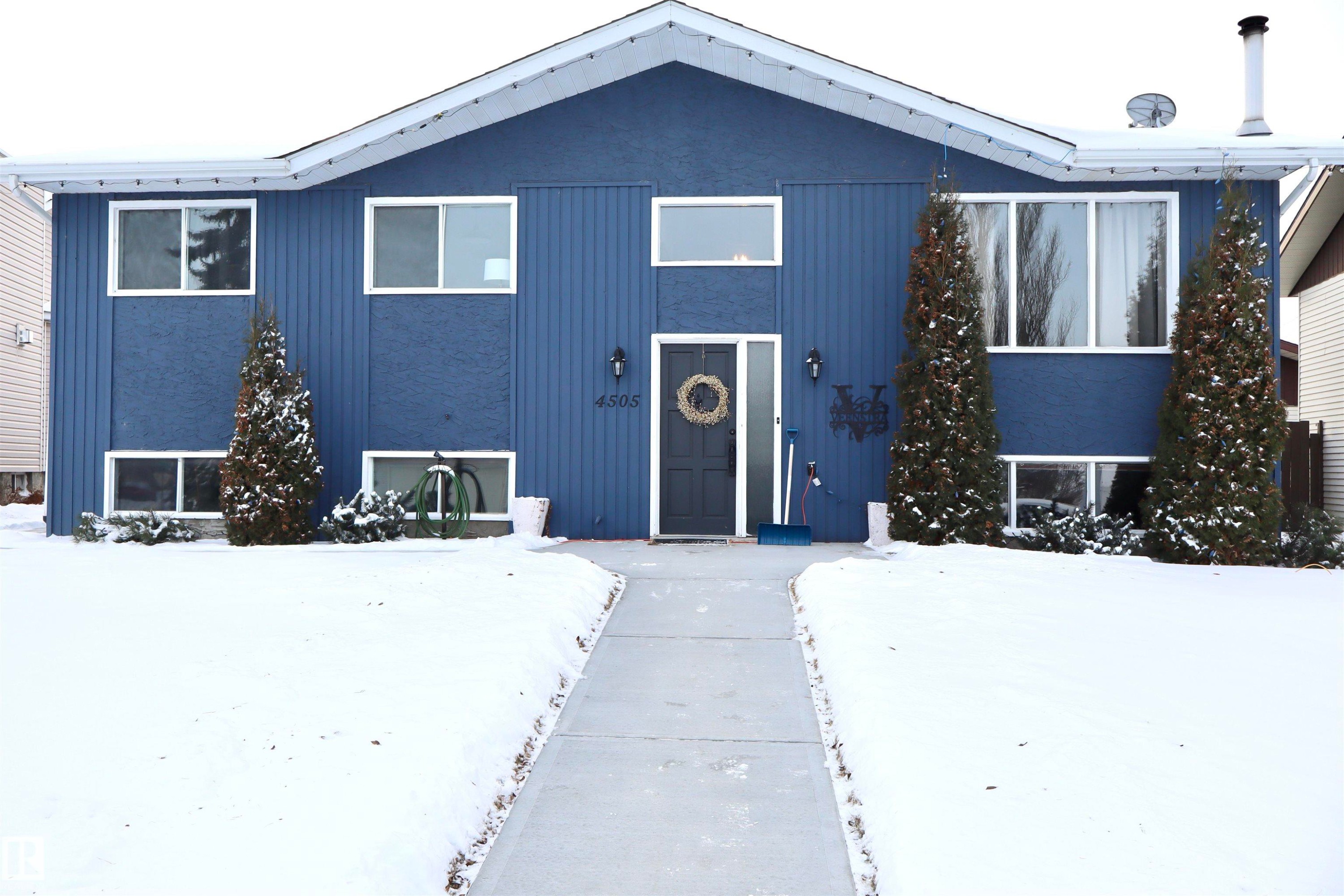 View of front facade - 4505 58 Avenue, Barrhead, AB - Outdoor