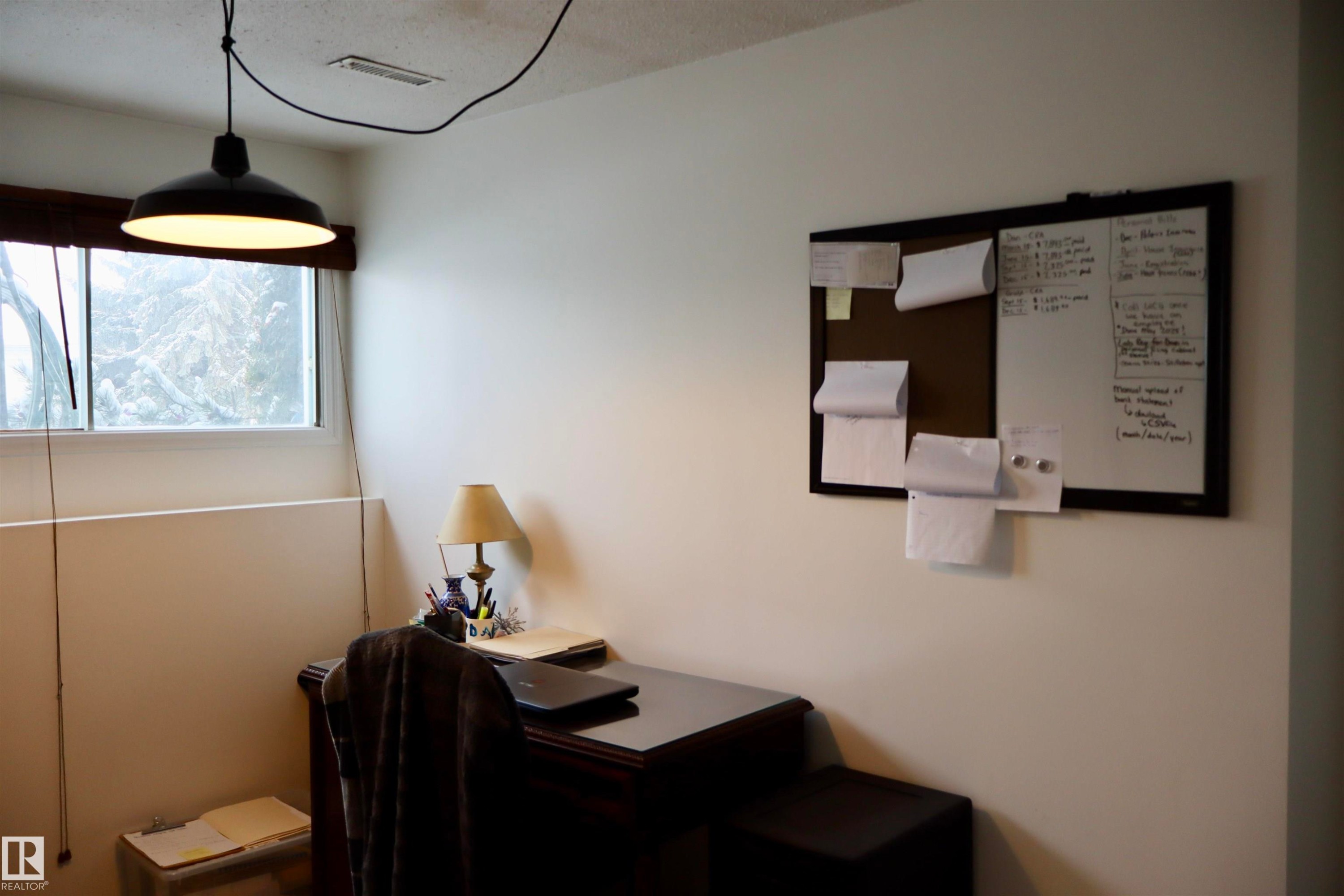 View of office area - 4505 58 Avenue, Barrhead, AB - Indoor