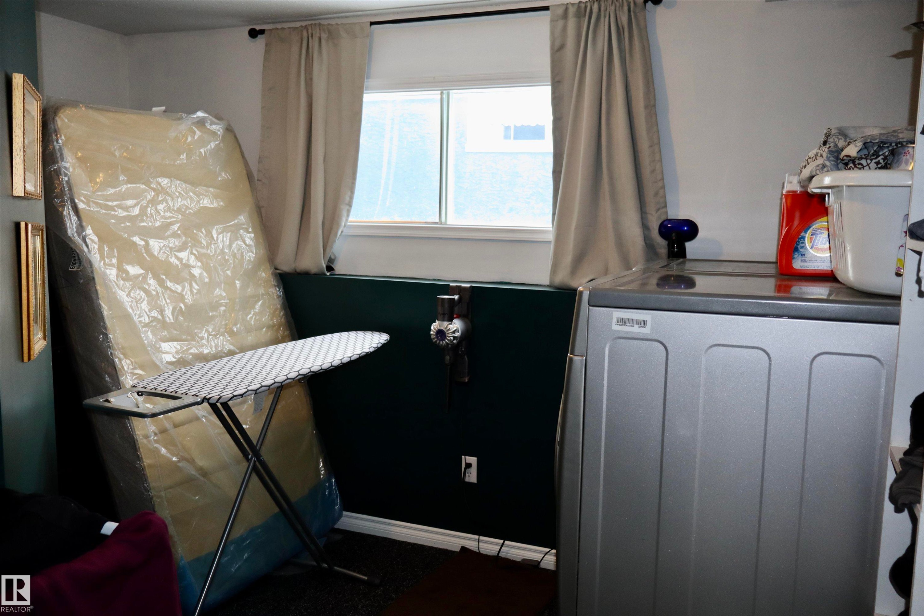 4505 58 Avenue, Barrhead, AB - Indoor Photo Showing Laundry Room