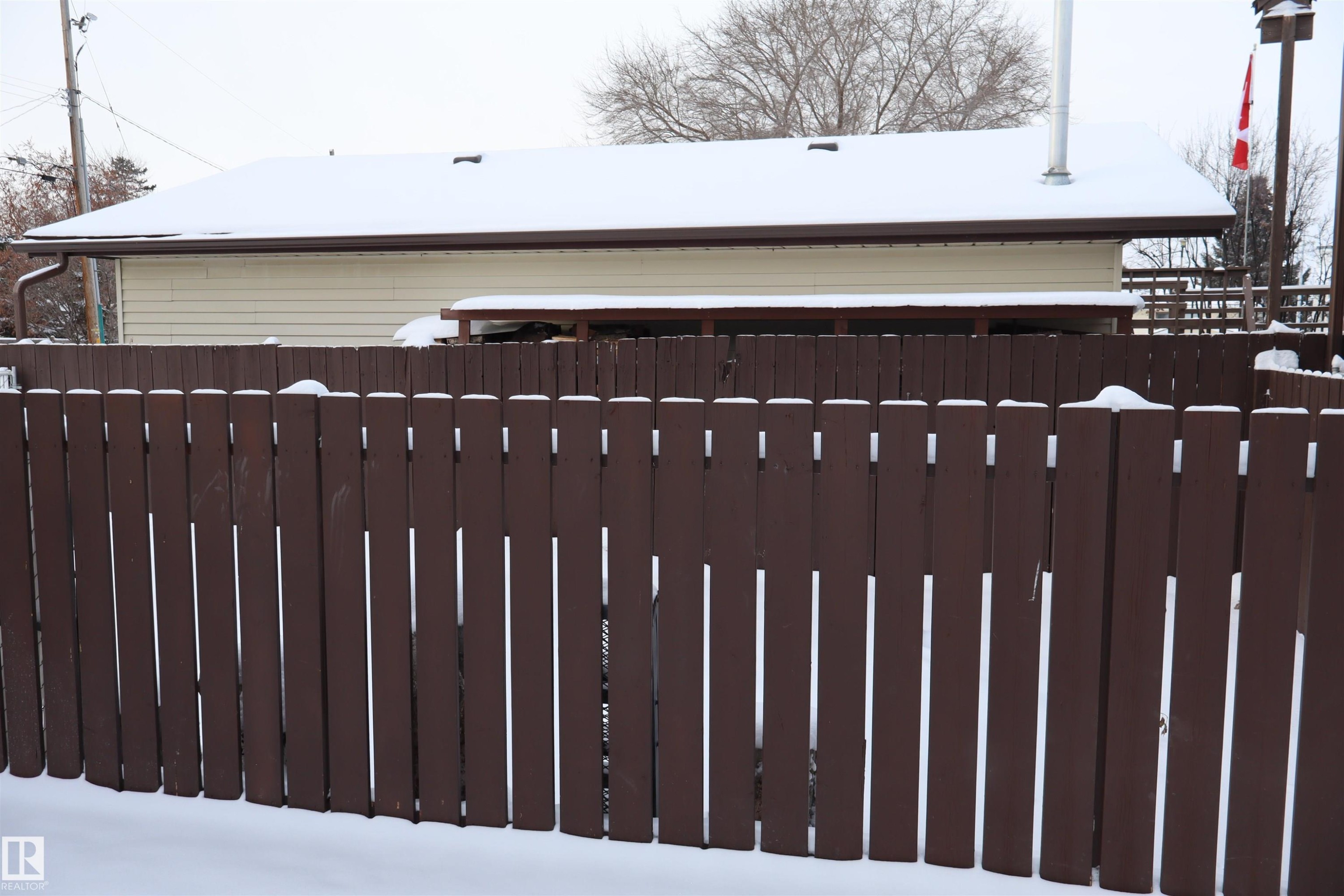 View of gate - 4505 58 Avenue, Barrhead, AB - Outdoor