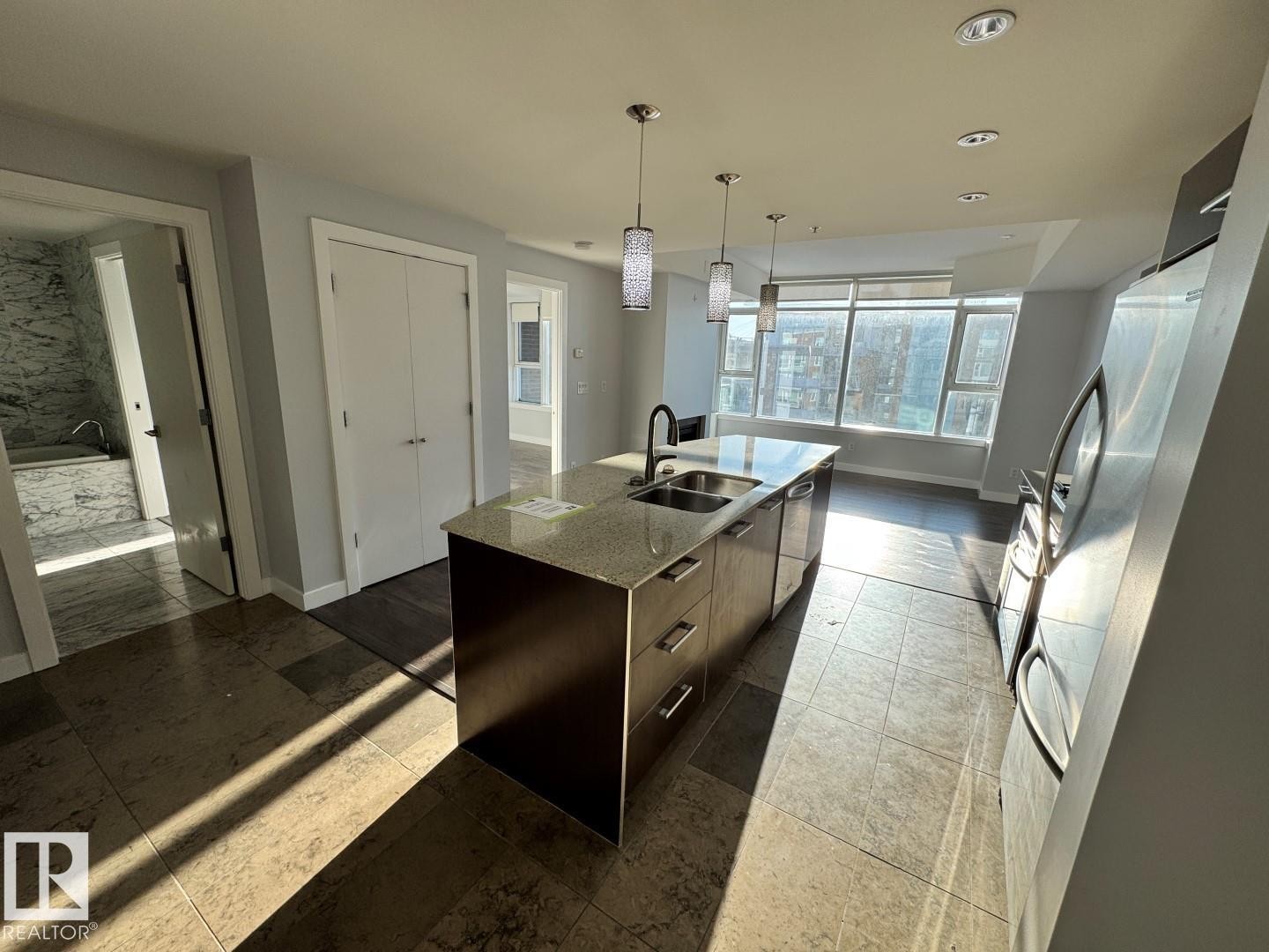 609 2606 109 Street, Edmonton, AB - Indoor Photo Showing Kitchen With Double Sink