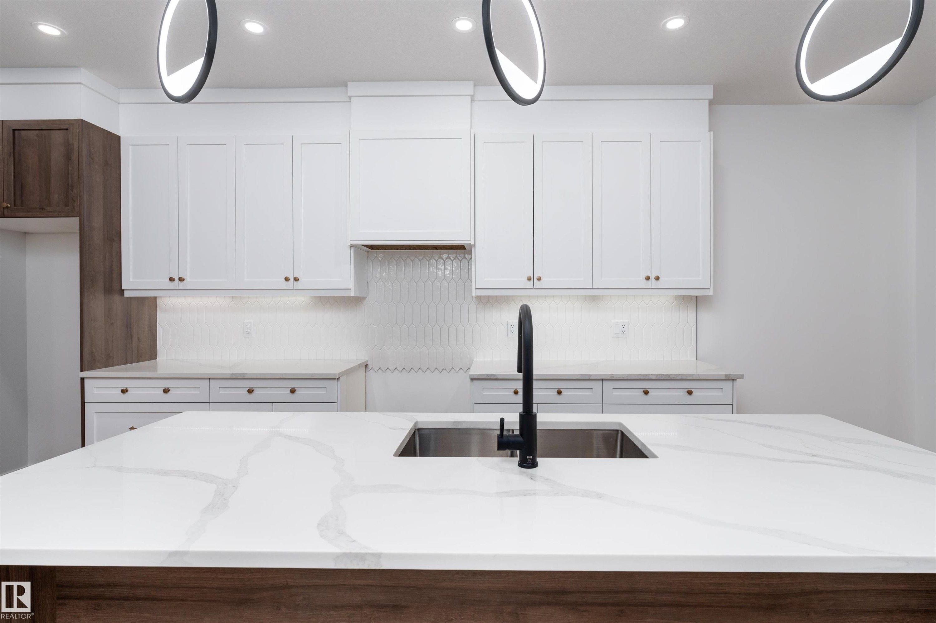 3109 Magpie Way, Edmonton, AB - Indoor Photo Showing Kitchen