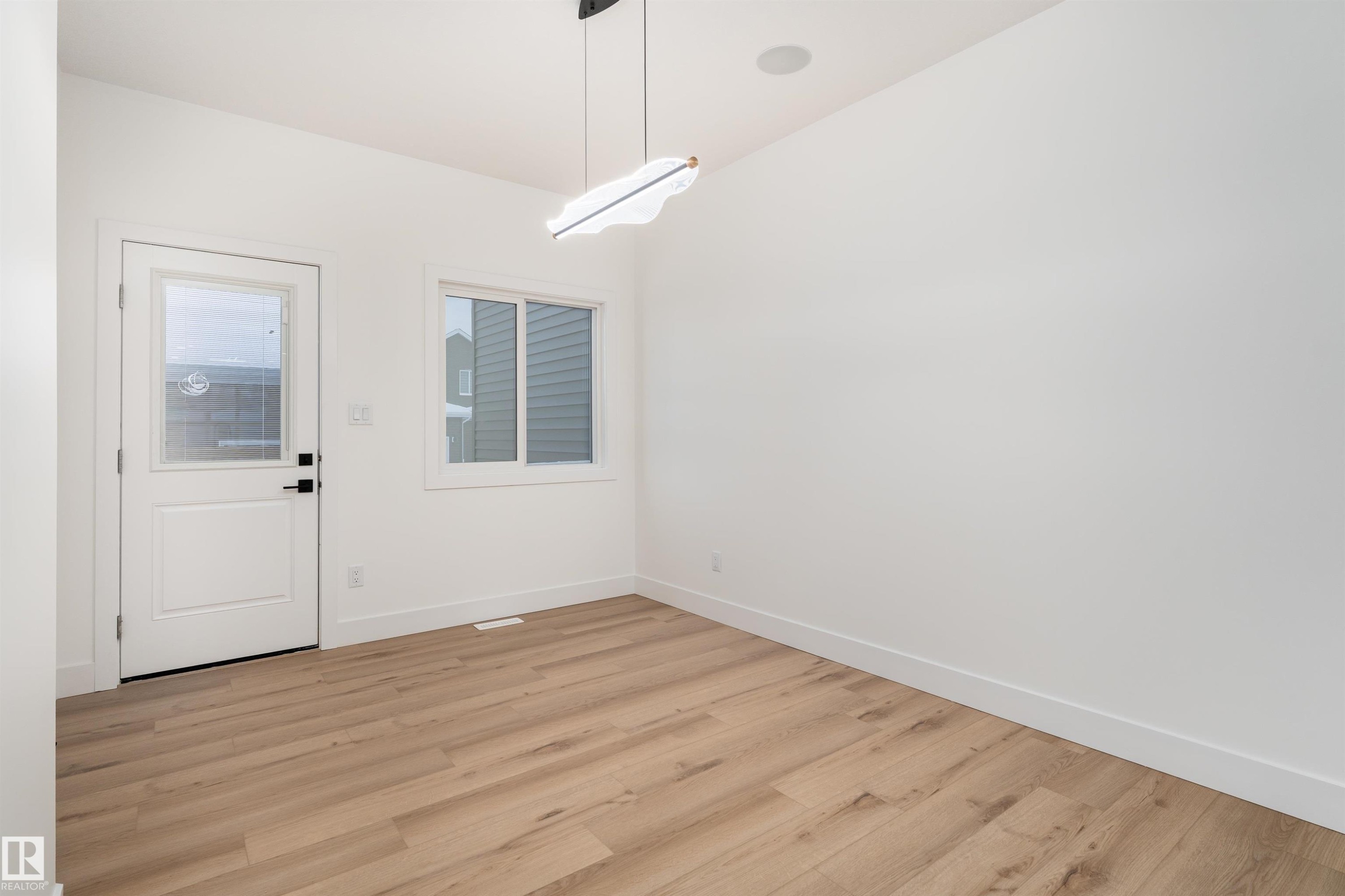 3109 Magpie Way, Edmonton, AB - Indoor Photo Showing Other Room