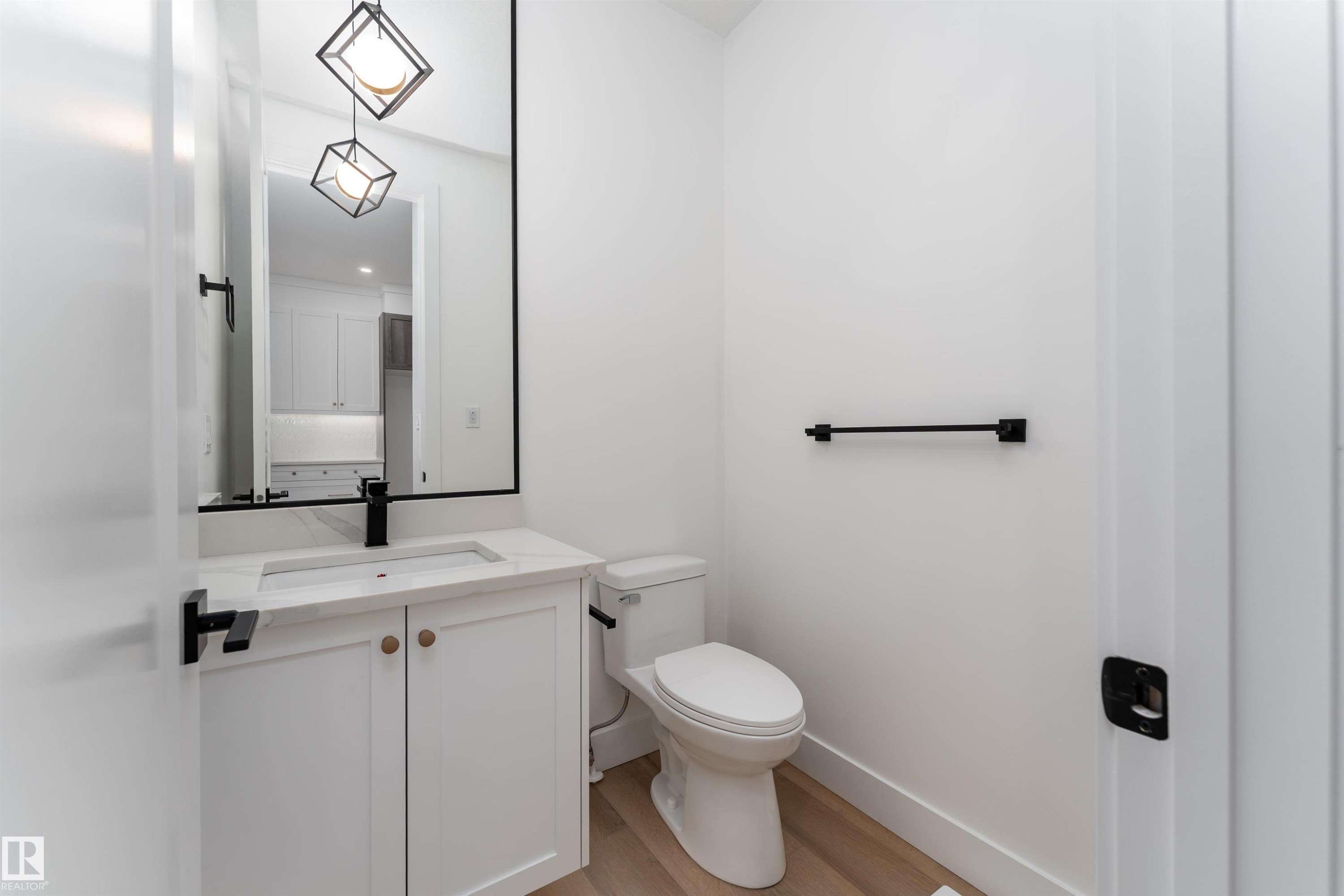 3109 Magpie Way, Edmonton, AB - Indoor Photo Showing Bathroom