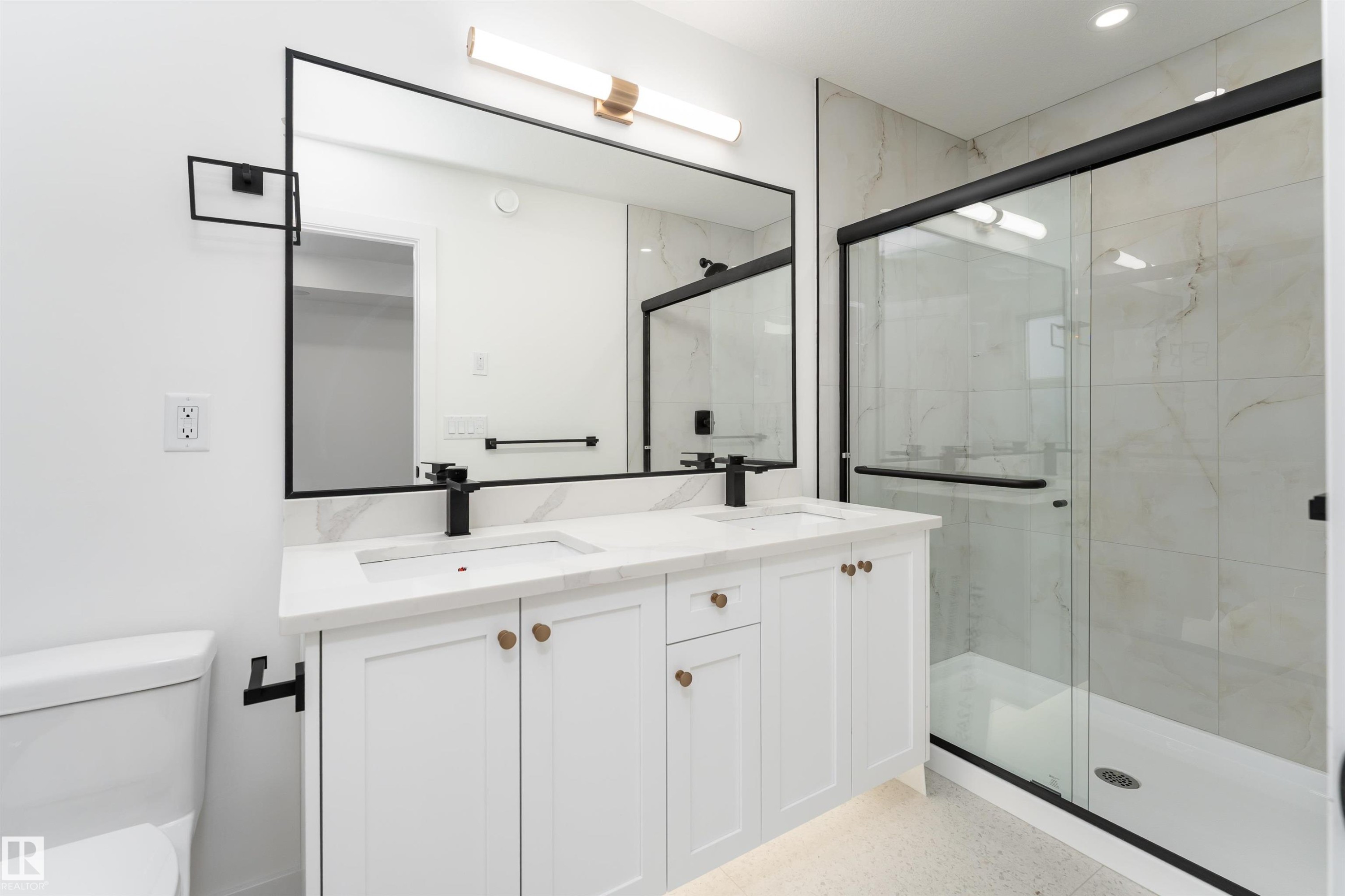 3109 Magpie Way, Edmonton, AB - Indoor Photo Showing Bathroom