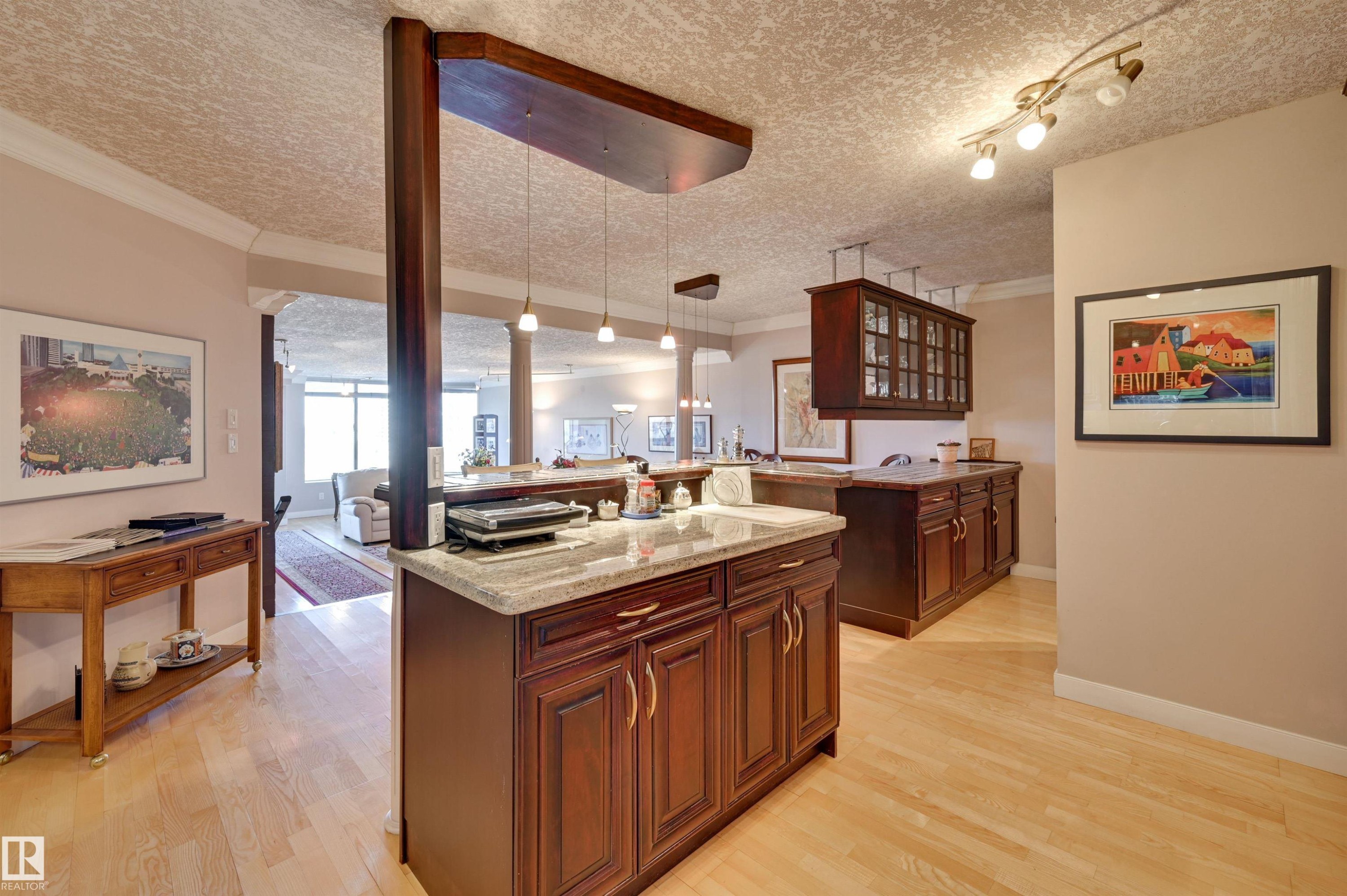 1102 11503 100 Avenue, Edmonton, AB - Indoor