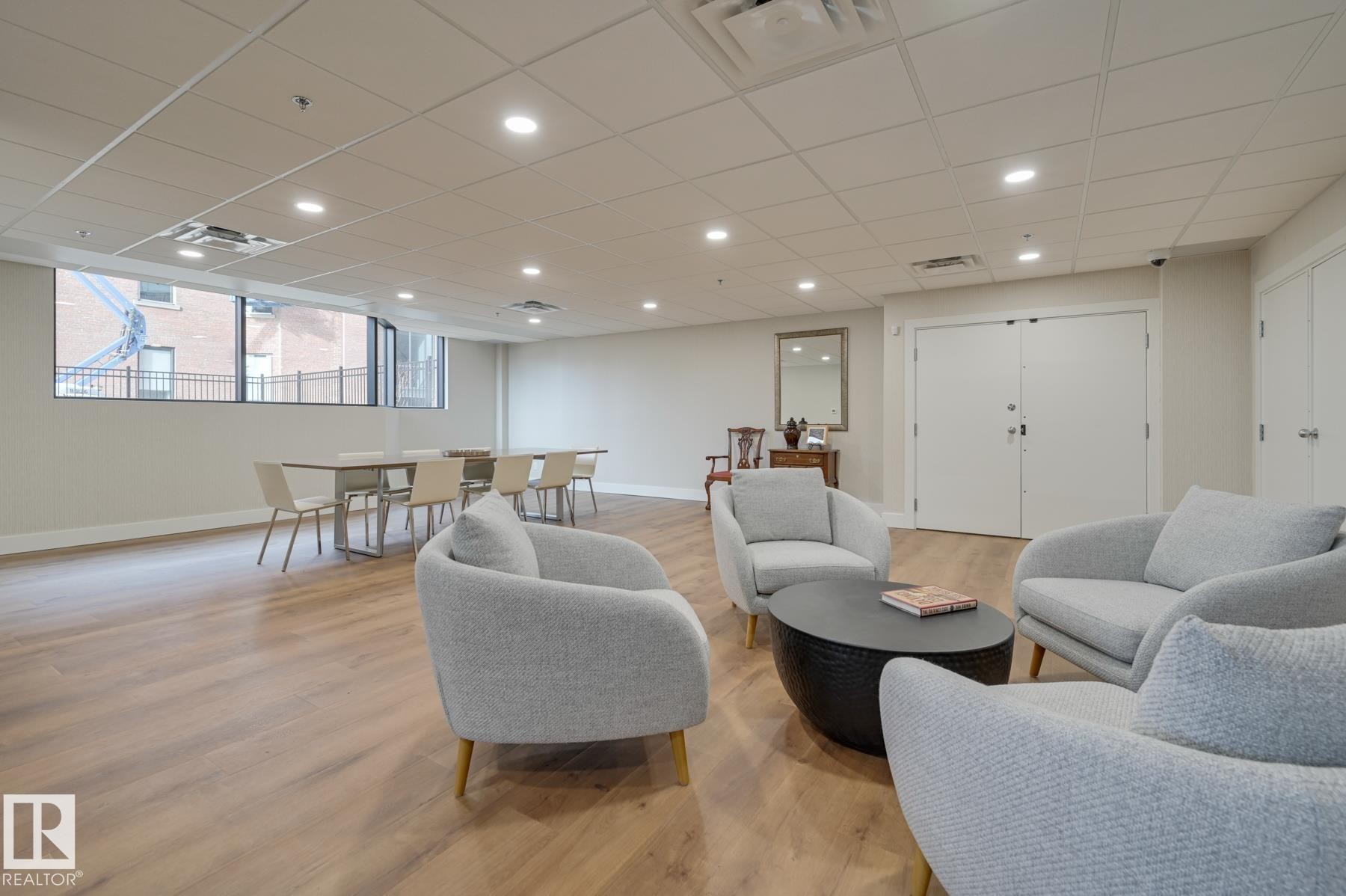 1102 11503 100 Avenue, Edmonton, AB - Indoor