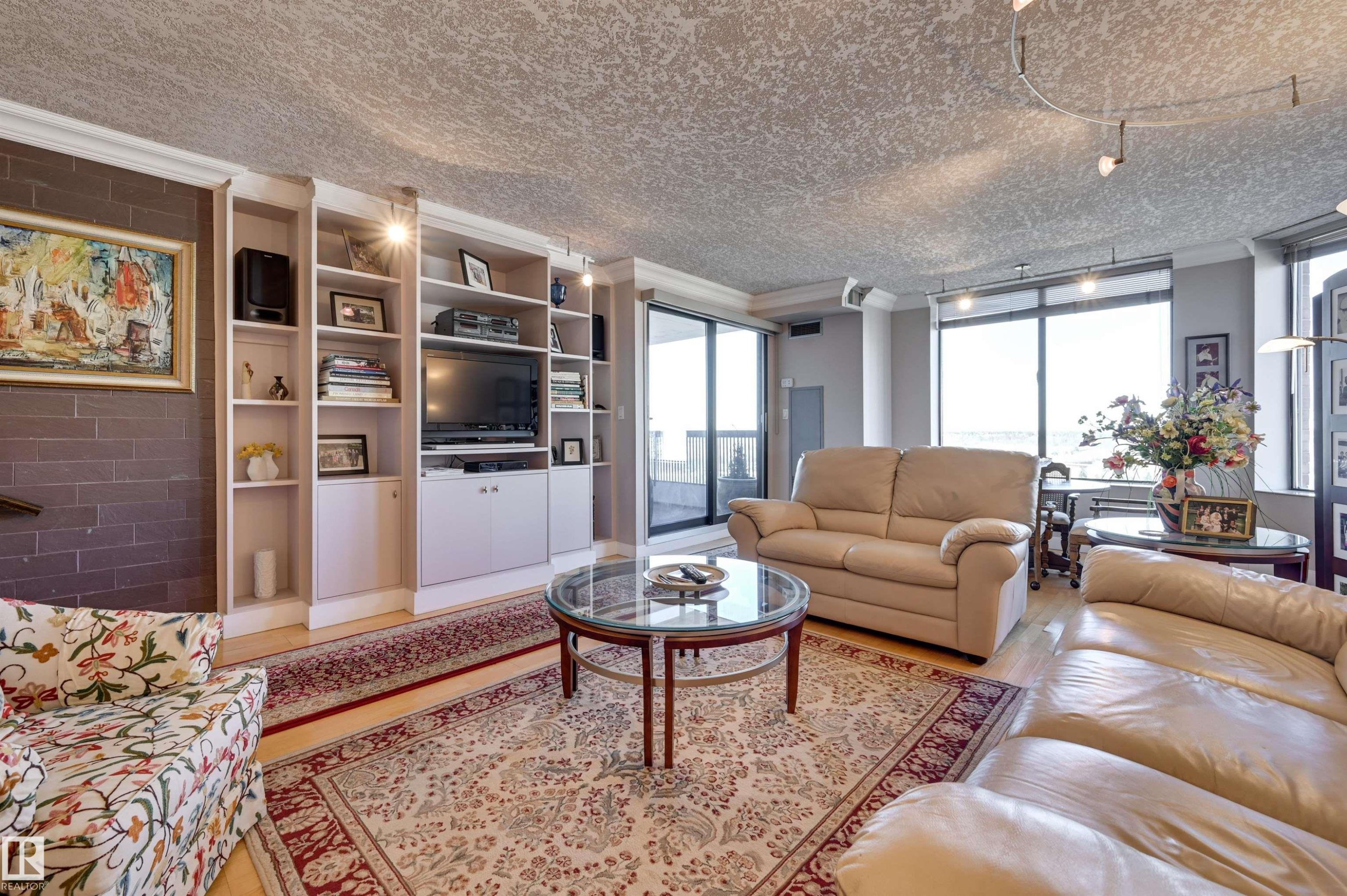 1102 11503 100 Avenue, Edmonton, AB - Indoor Photo Showing Living Room