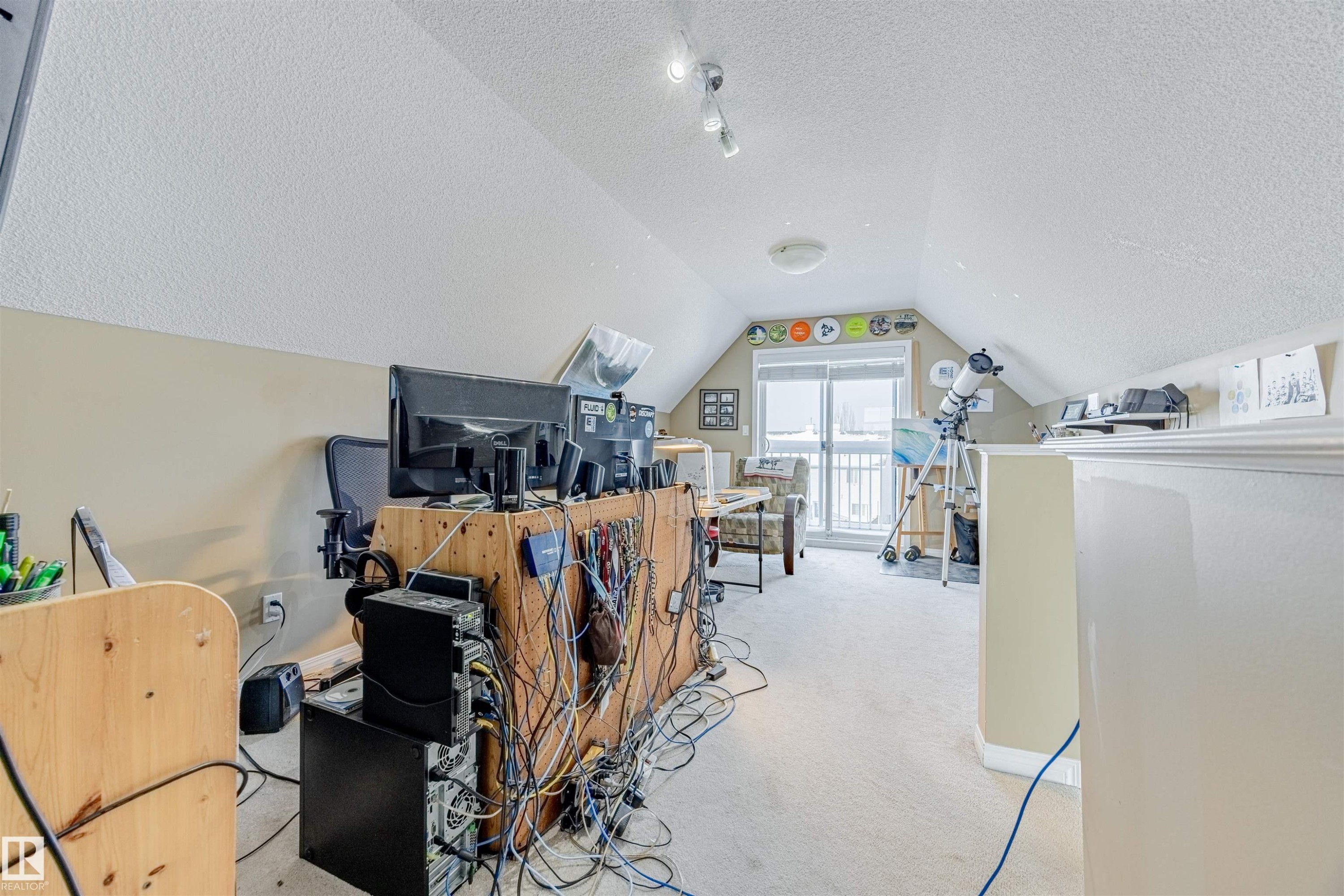 Massive bonus room with sloped ceilings & patio doors to a private balcony. This versatile space can serve many purposes including a family room, media space, huge office or can even be converted to a bedroom. - 1312 74 Street, Edmonton, AB - Indoor