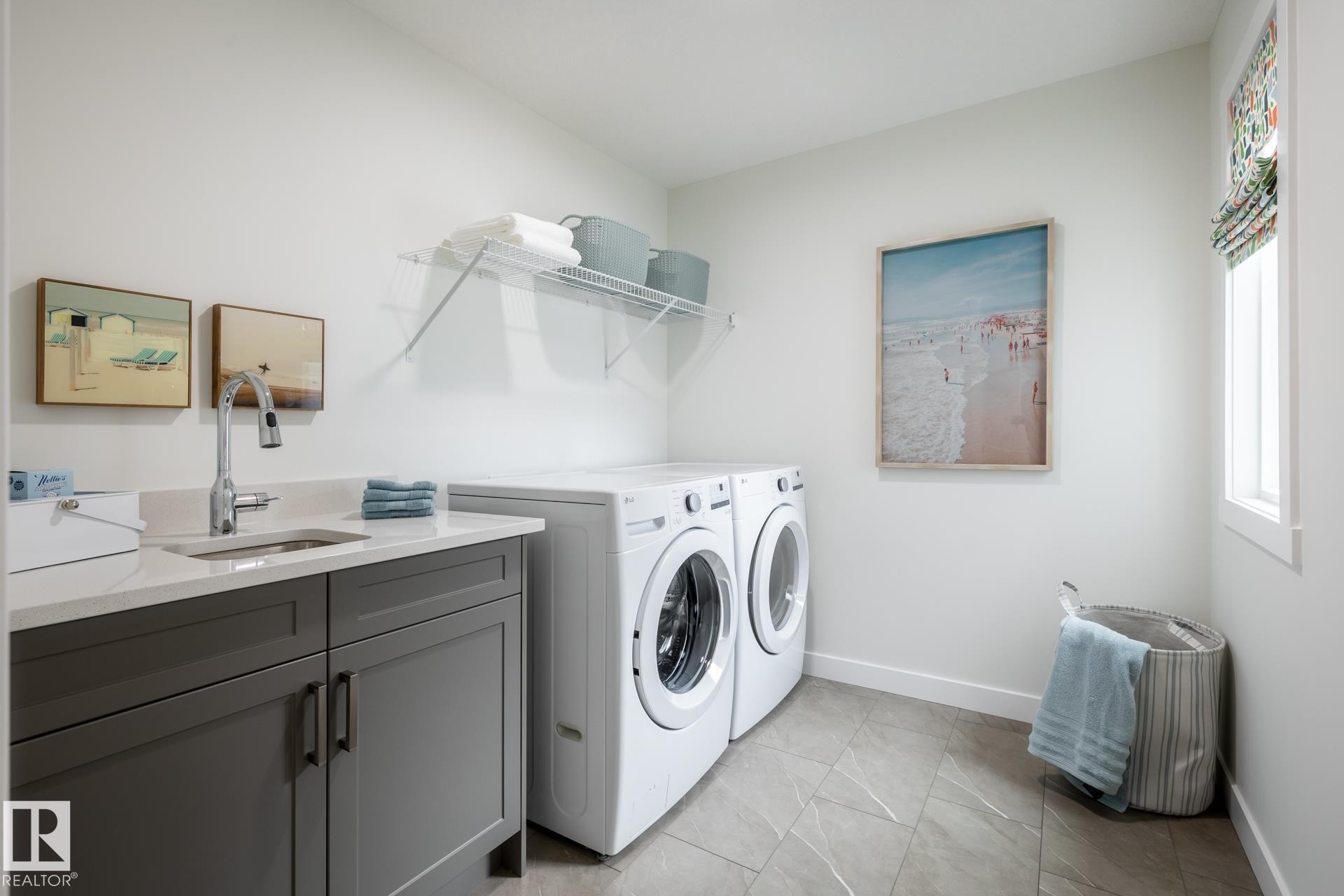 11 Gable Common, Spruce Grove, AB - Indoor Photo Showing Laundry Room