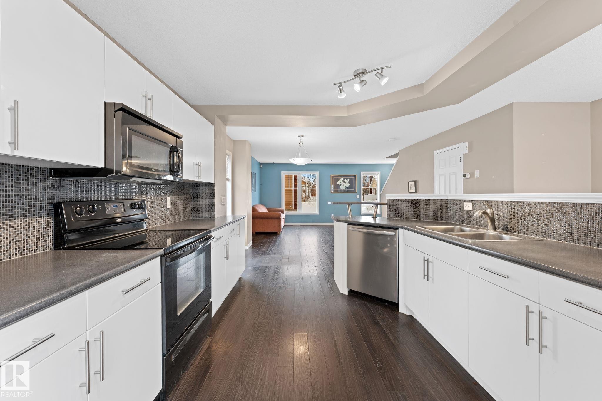 1641 Towne Centre Boulevard, Edmonton, AB - Indoor Photo Showing Kitchen With Double Sink