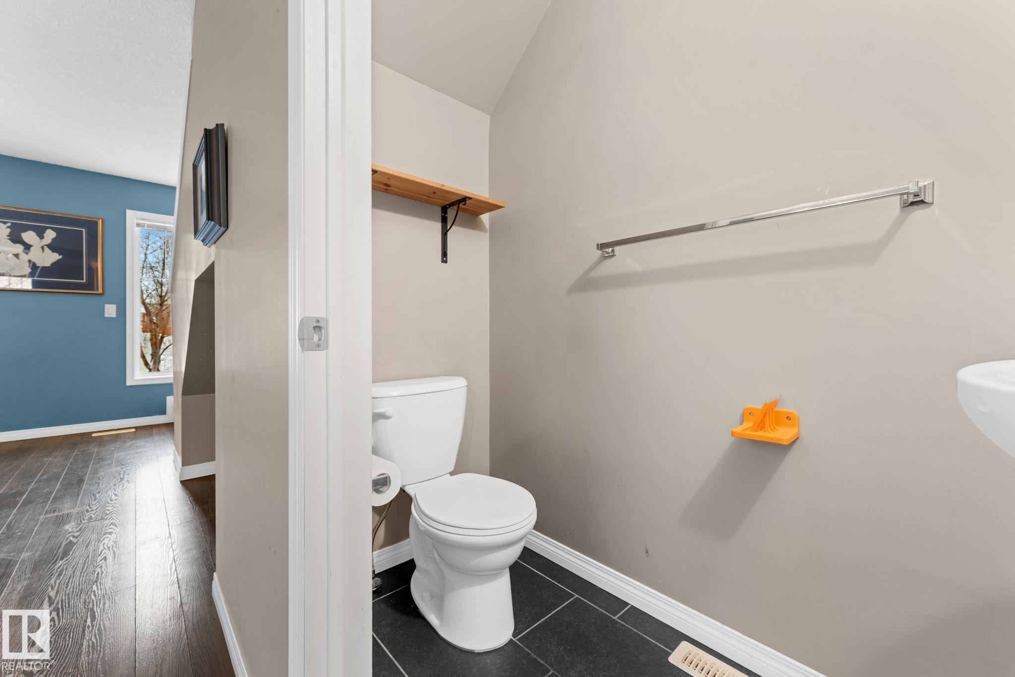 1641 Towne Centre Boulevard, Edmonton, AB - Indoor Photo Showing Bathroom