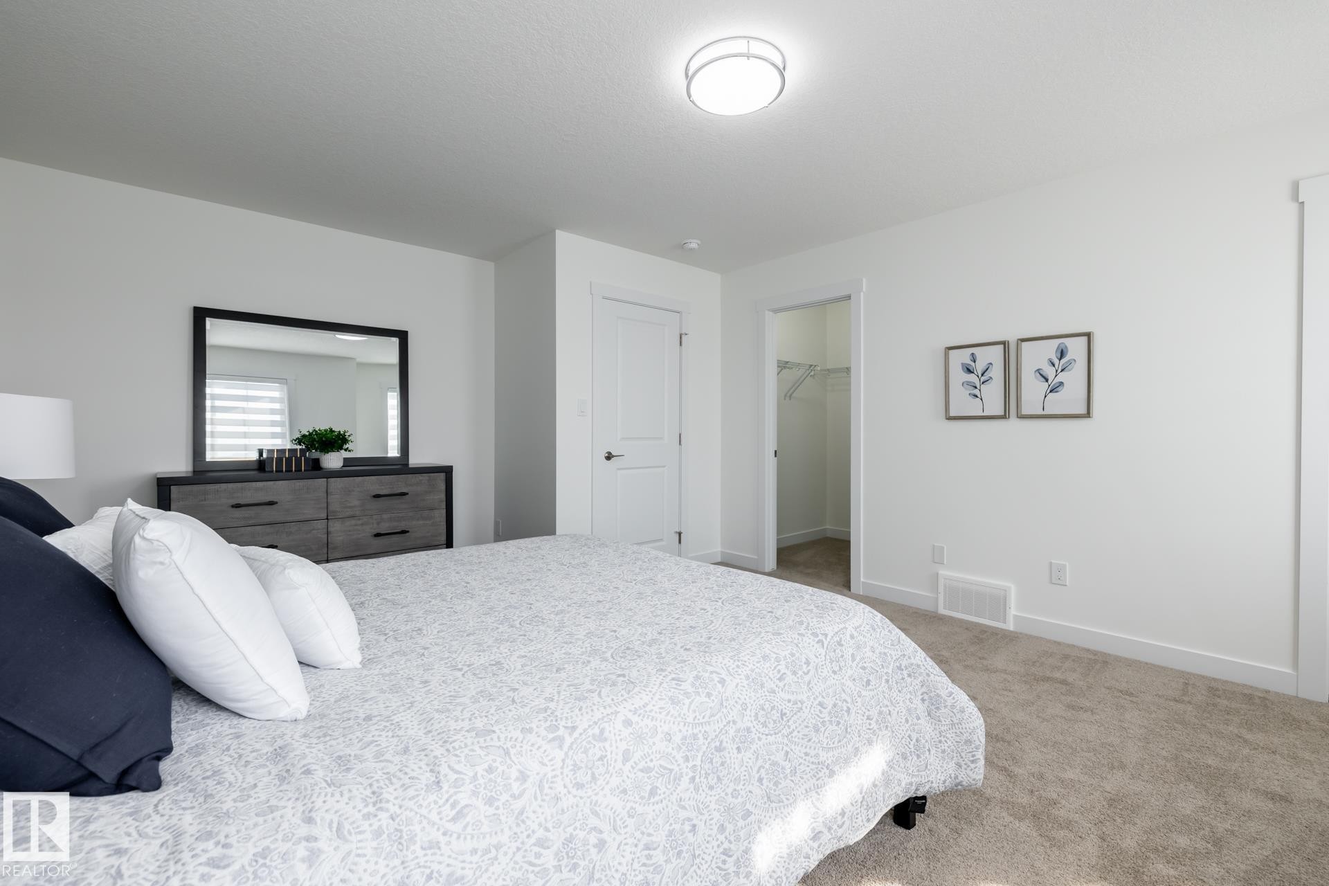 5226 Kinney Place, Edmonton, AB - Indoor Photo Showing Bedroom