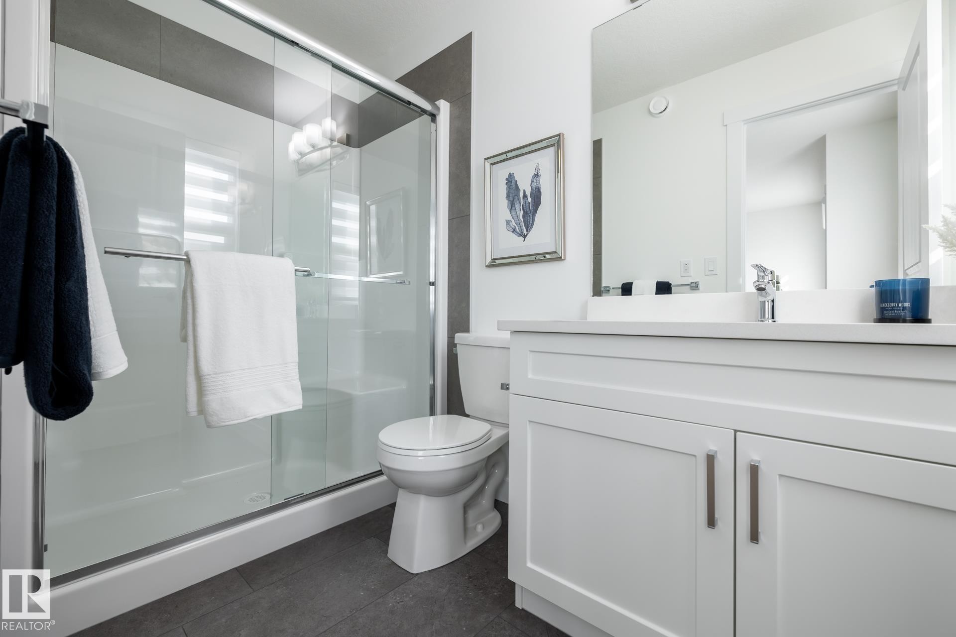 5226 Kinney Place, Edmonton, AB - Indoor Photo Showing Bathroom