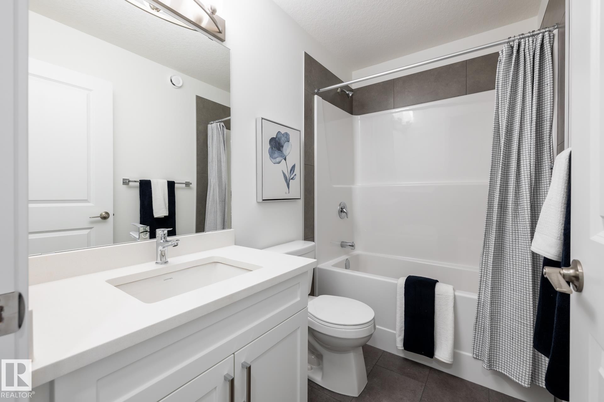 5226 Kinney Place, Edmonton, AB - Indoor Photo Showing Bathroom