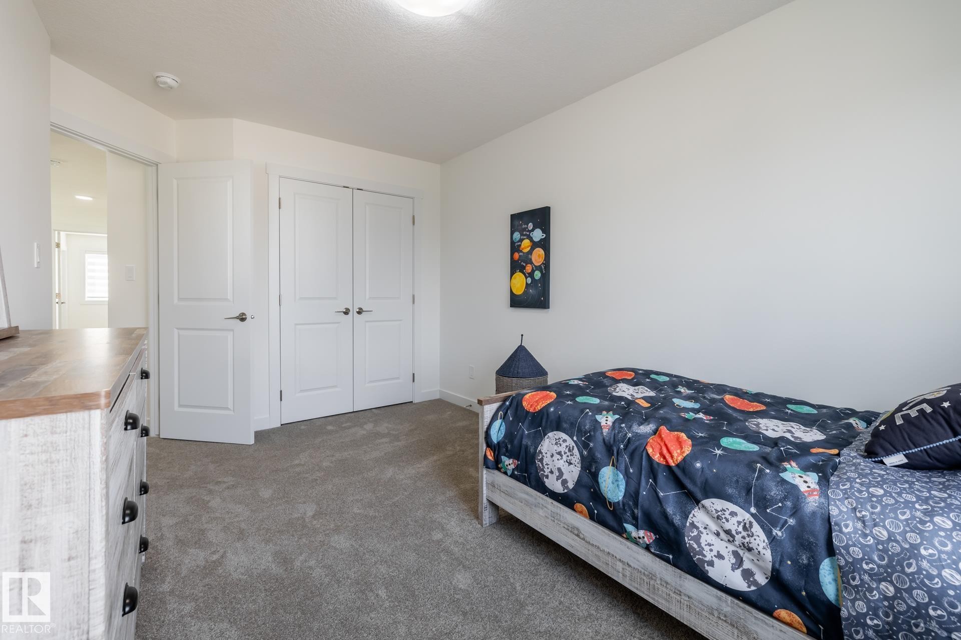 5226 Kinney Place, Edmonton, AB - Indoor Photo Showing Bedroom