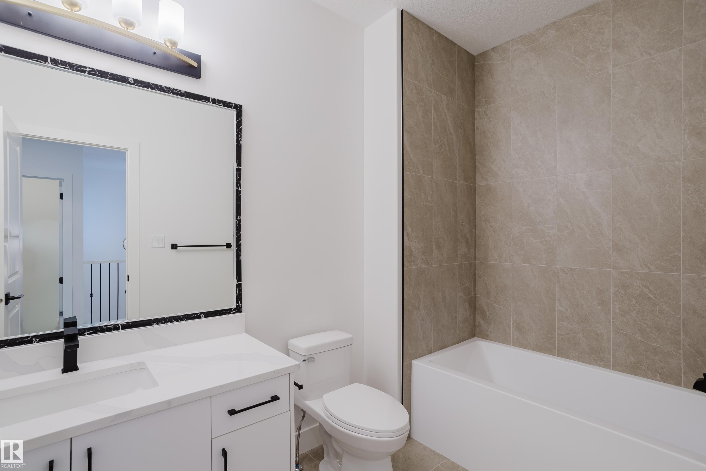 709 Elderberry Close, Edmonton, AB - Indoor Photo Showing Bathroom