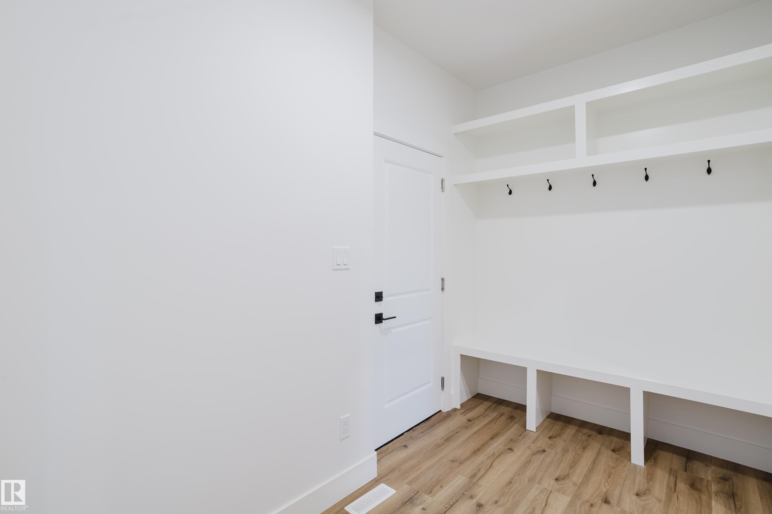 709 Elderberry Close, Edmonton, AB - Indoor Photo Showing Other Room