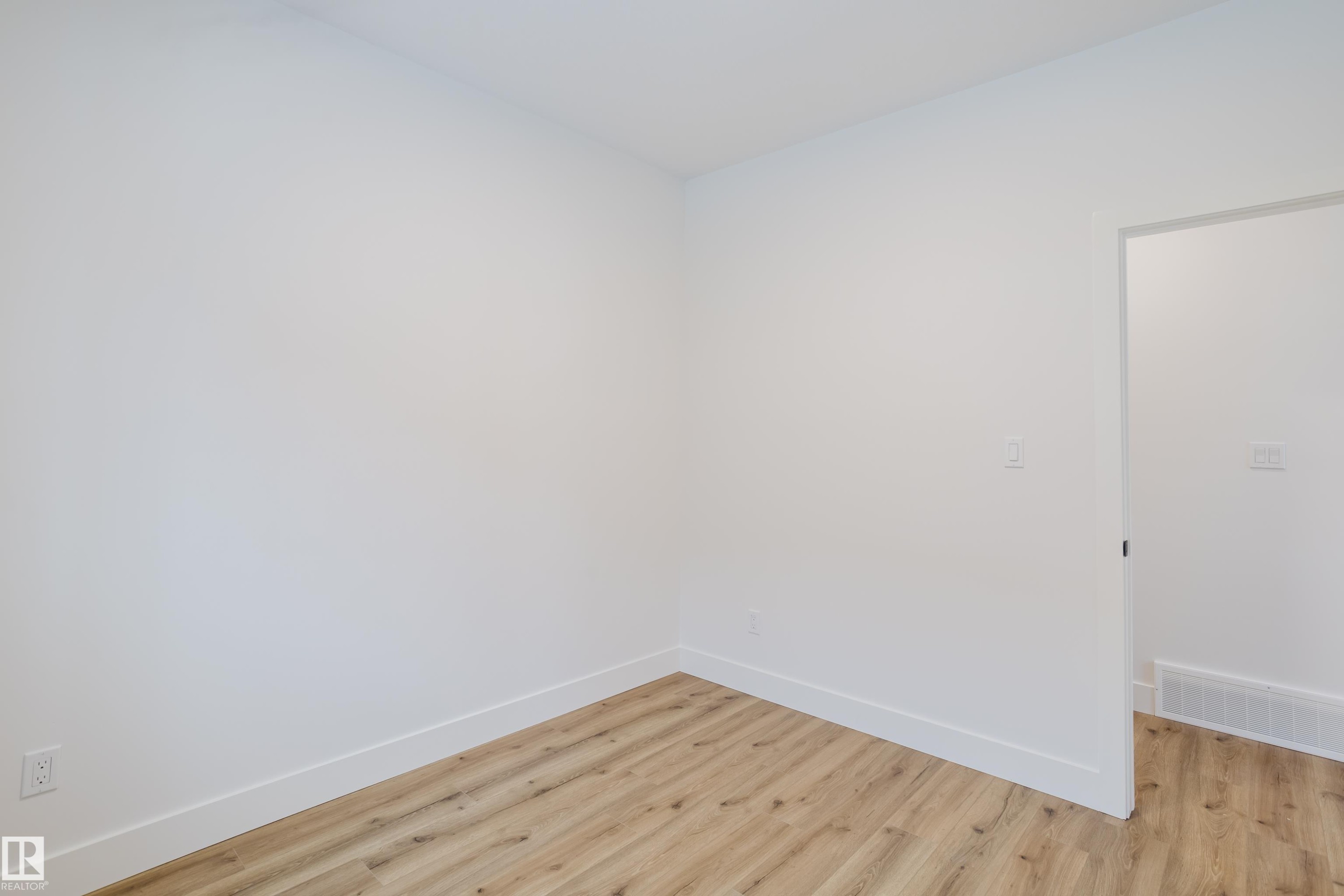 709 Elderberry Close, Edmonton, AB - Indoor Photo Showing Other Room