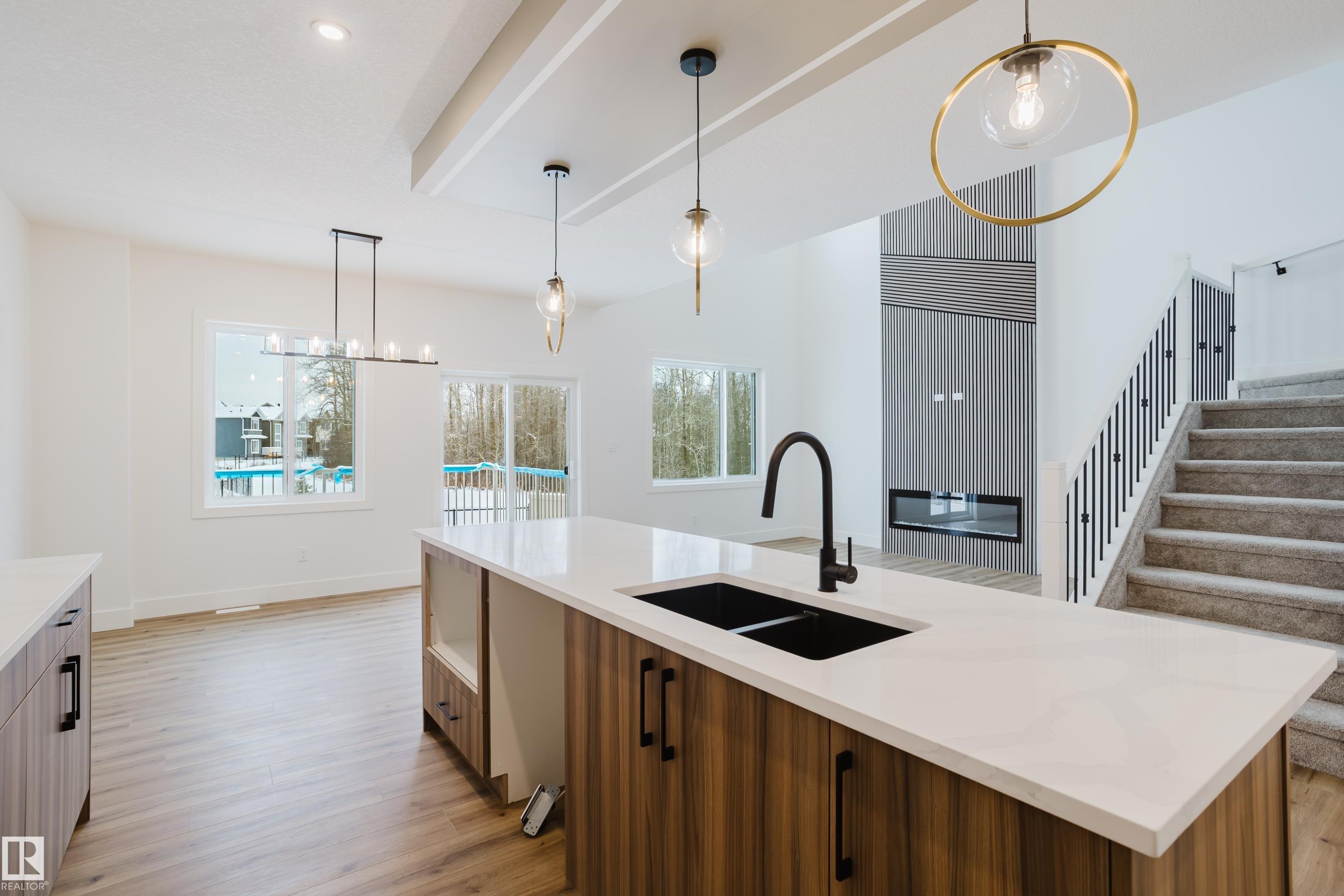 709 Elderberry Close, Edmonton, AB - Indoor Photo Showing Kitchen With Double Sink With Upgraded Kitchen