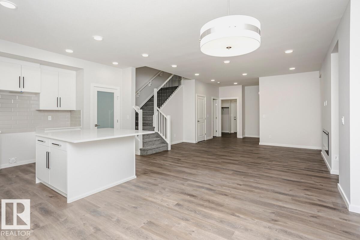 4517 Warbler Loop, Edmonton, AB - Indoor Photo Showing Kitchen With Upgraded Kitchen