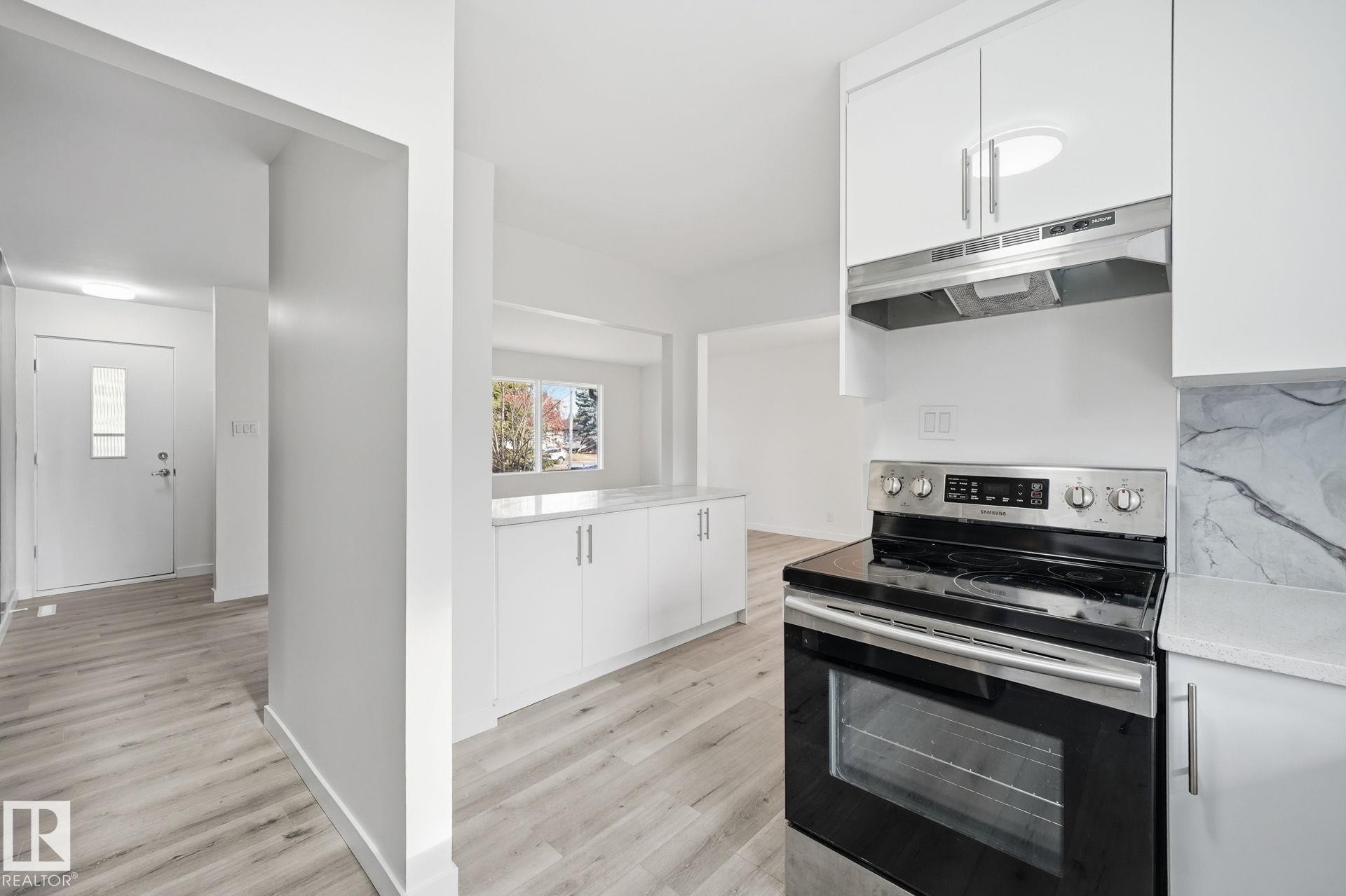 14719 87 Avenue, Edmonton, AB - Indoor Photo Showing Kitchen