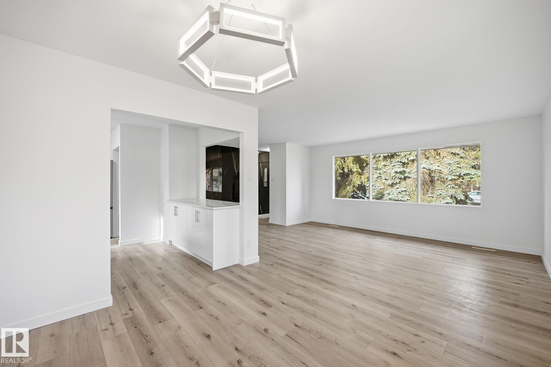 14719 87 Avenue, Edmonton, AB - Indoor Photo Showing Living Room