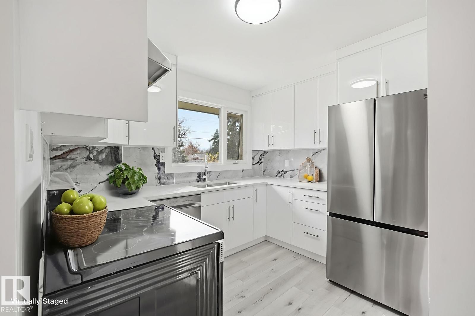 14719 87 Avenue, Edmonton, AB - Indoor Photo Showing Kitchen