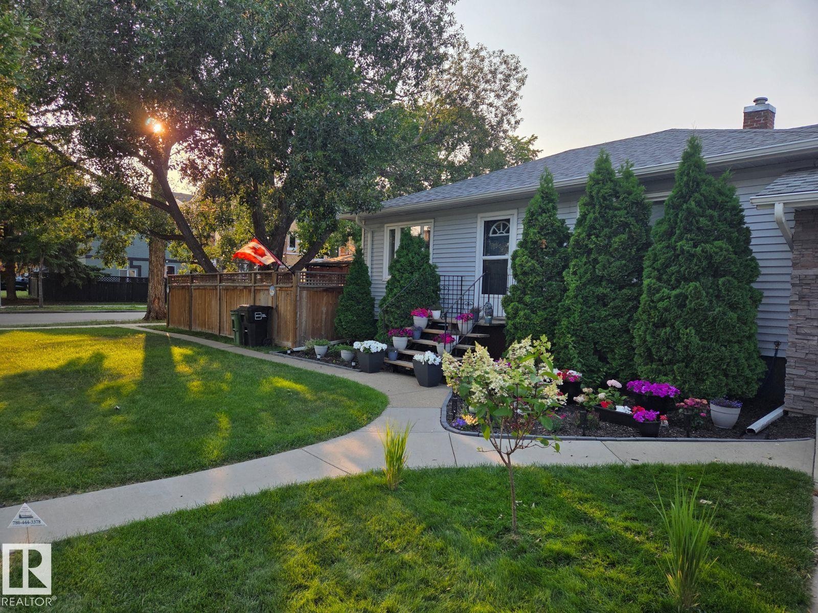 View of yard at dusk - 12410 120 Avenue, Edmonton, AB - Outdoor
