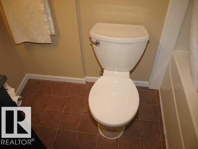 120 8745 165 Street, Edmonton, AB - Indoor Photo Showing Bathroom