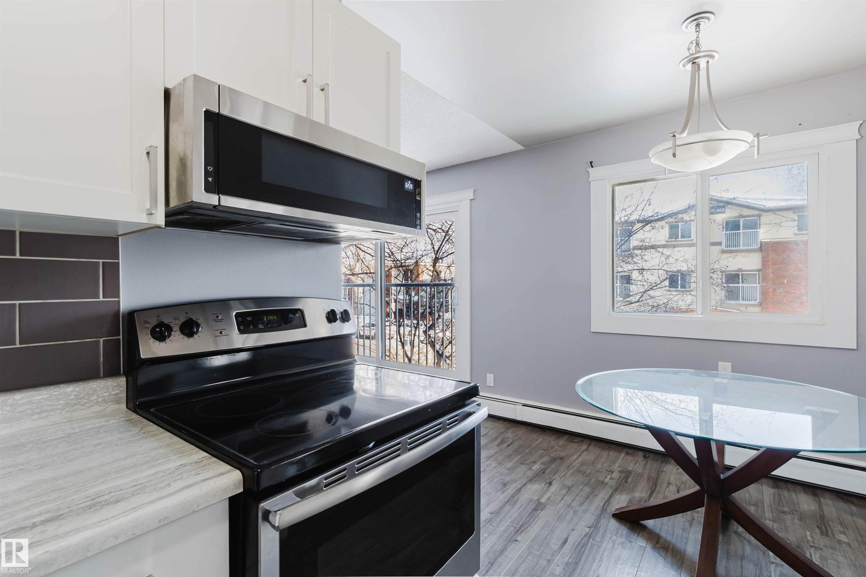 307 10140 151 Street, Edmonton, AB - Indoor Photo Showing Kitchen